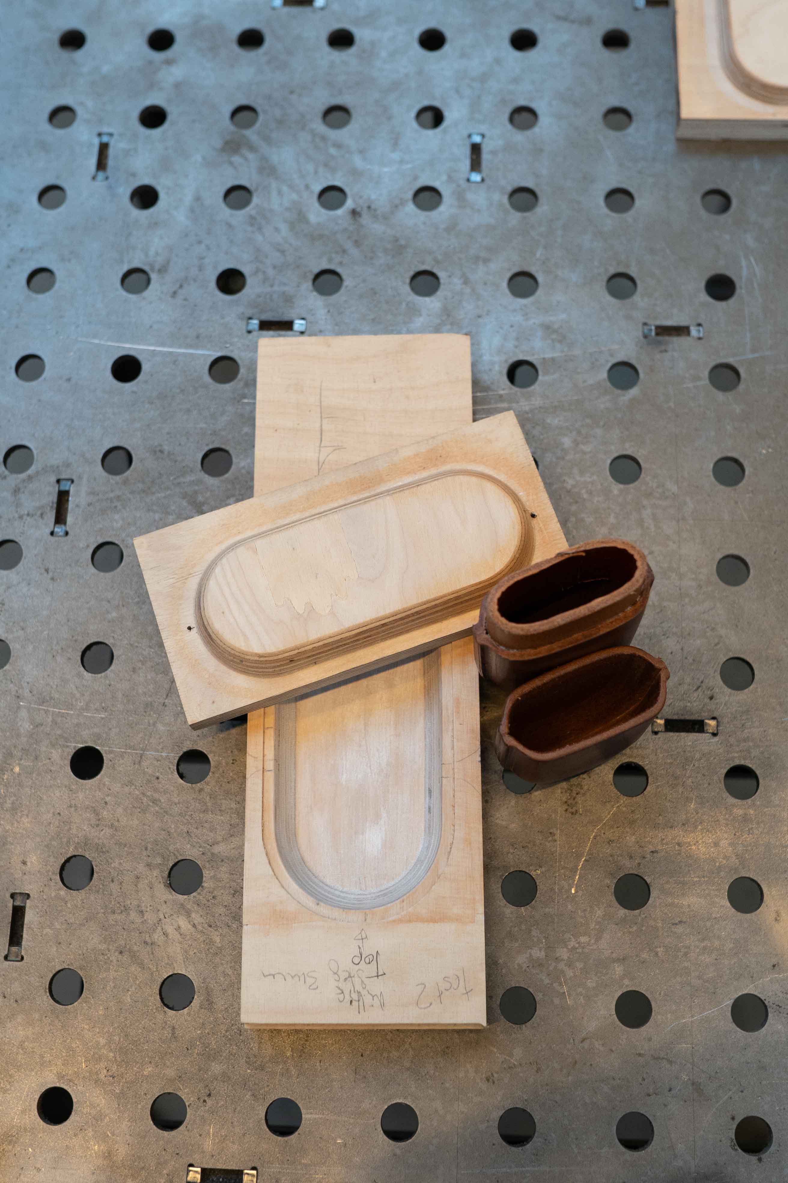 Wellen-Akustiklampe an der Decke montiert, effektive Raumakustik und modernes Design