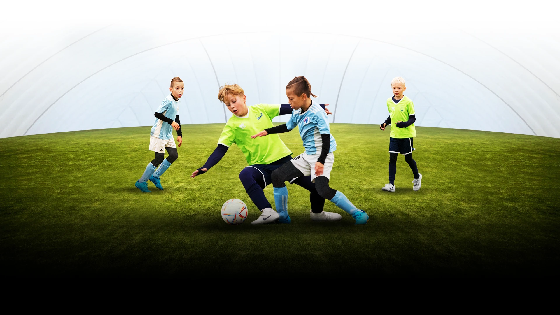 Kids Cup turnyre žaidžiantys Futbolo klubo Ataka ir Futbolo klubo Margiris vaikai