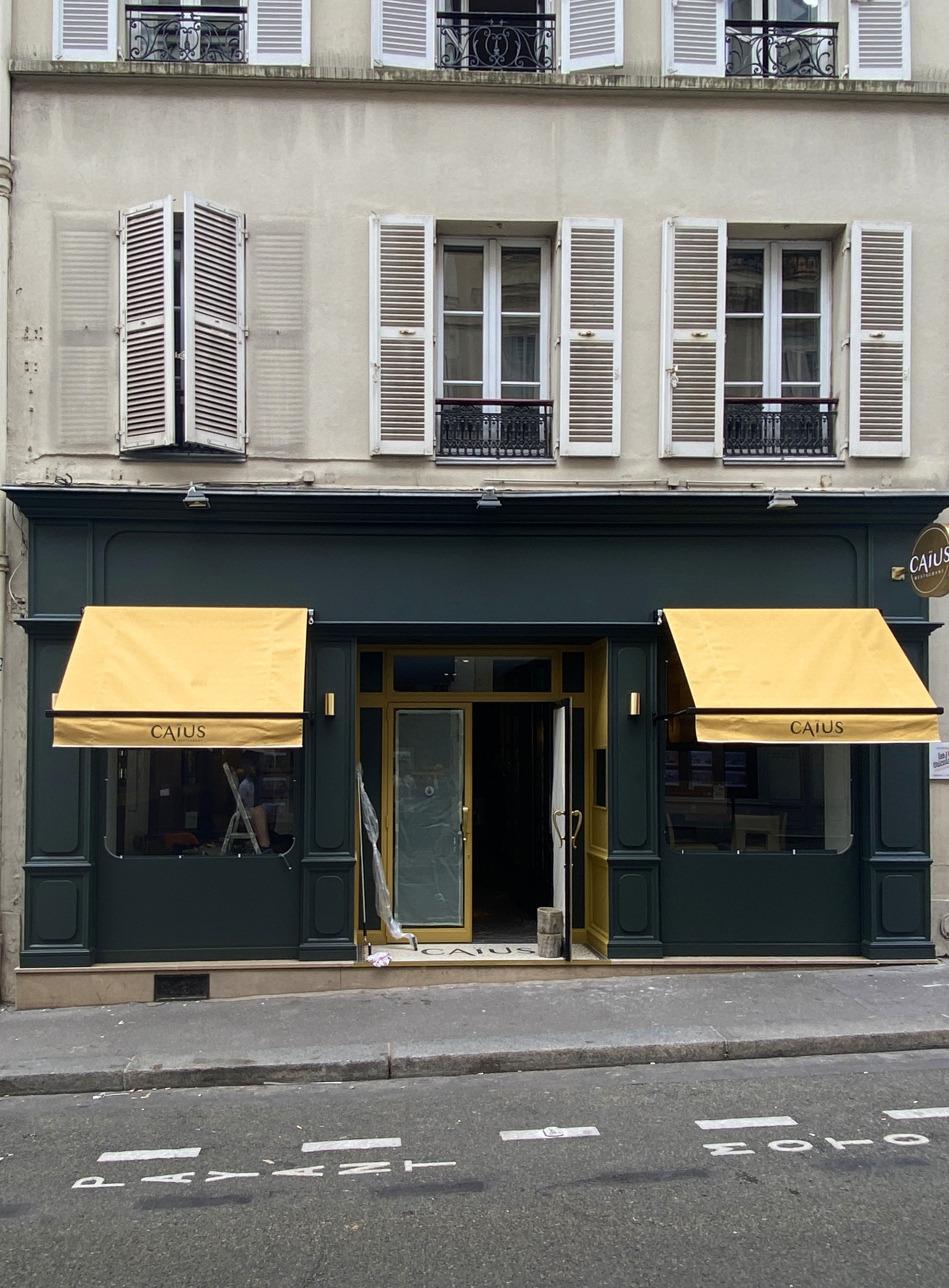 Stores Restaurant Caius Paris 17