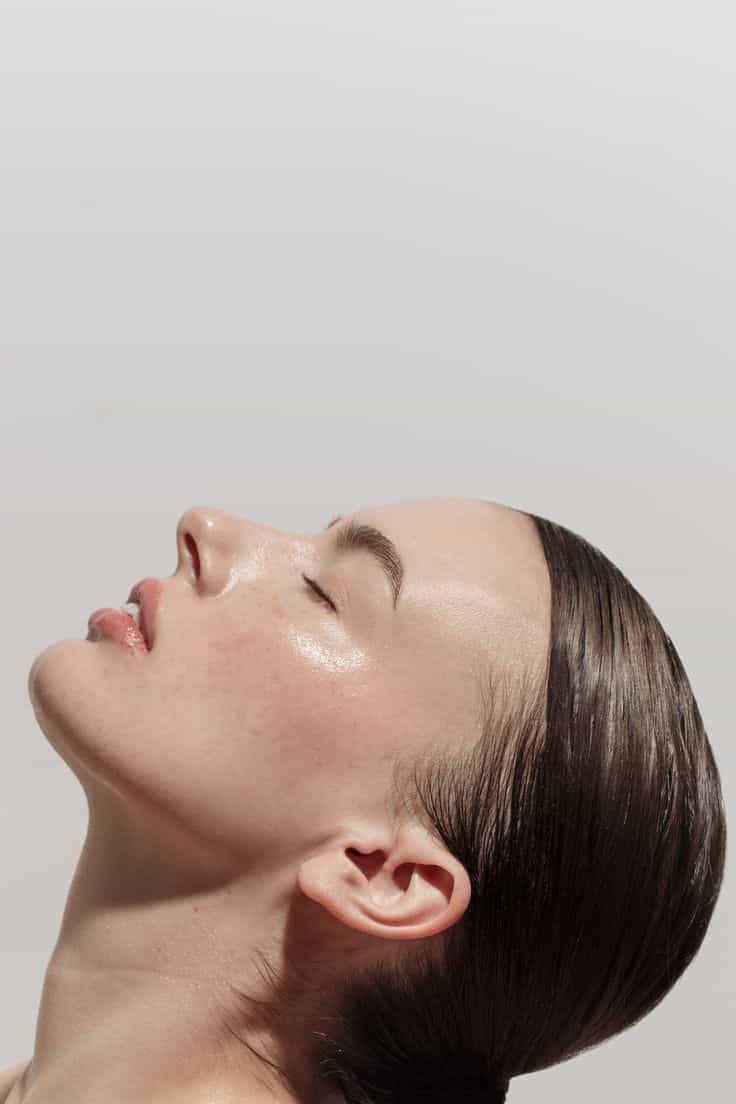 Rostro relajado y luminoso tras tratamiento facial en Taiken Murcia, donde la calma exterior refleja el equilibrio interior.