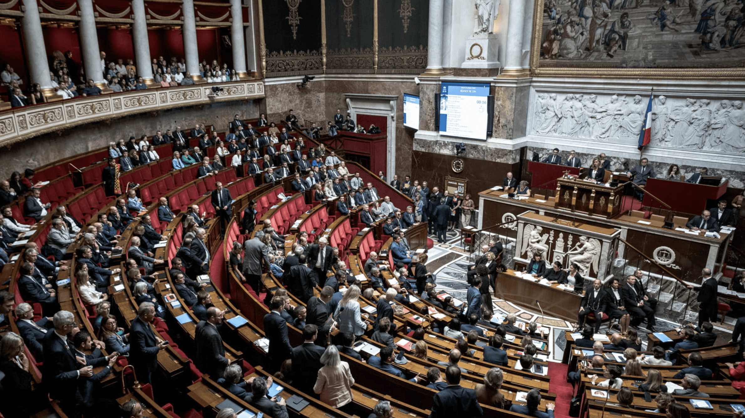 Vote à l'Assemblée Nationale de la loi sur l'imposition sur le passeport français