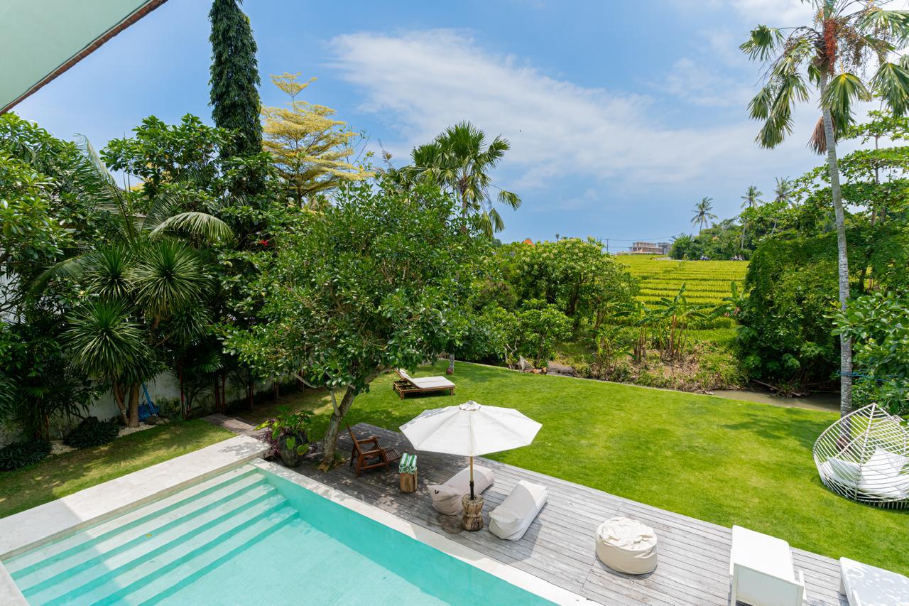 10-bedroom luxury villa by the river in Pererenan