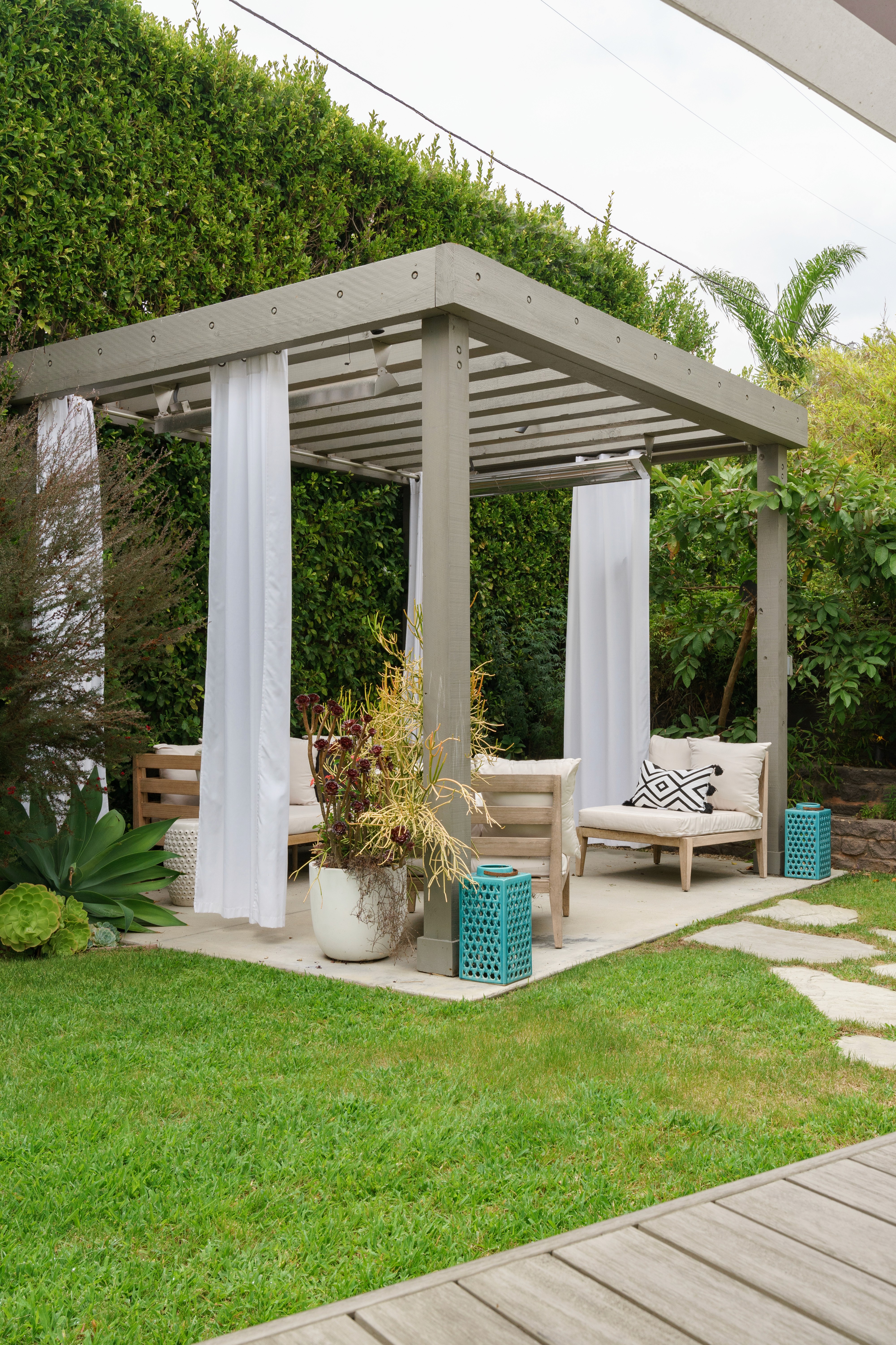 Transitional refresh outdoor living space by Ventura & Los Angeles interior designer Jubilee Interiors