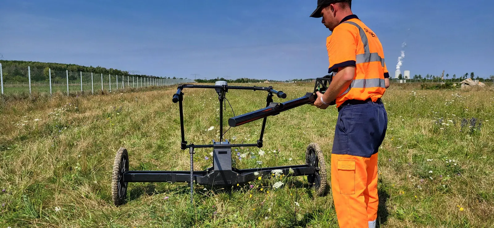 Skipper NDT operator withb the Atlas product