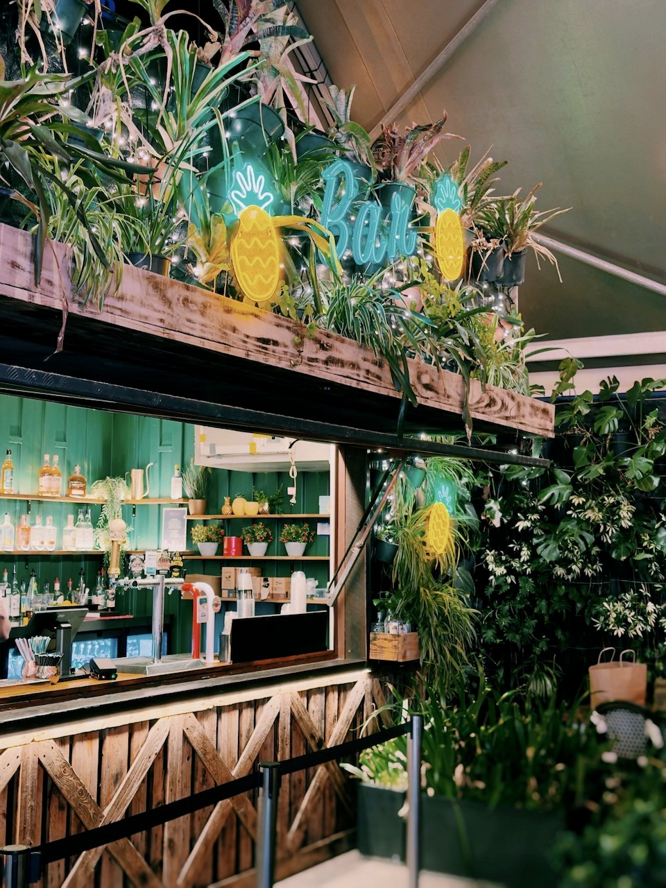 Pineapple Bar at Eat Street Northshore