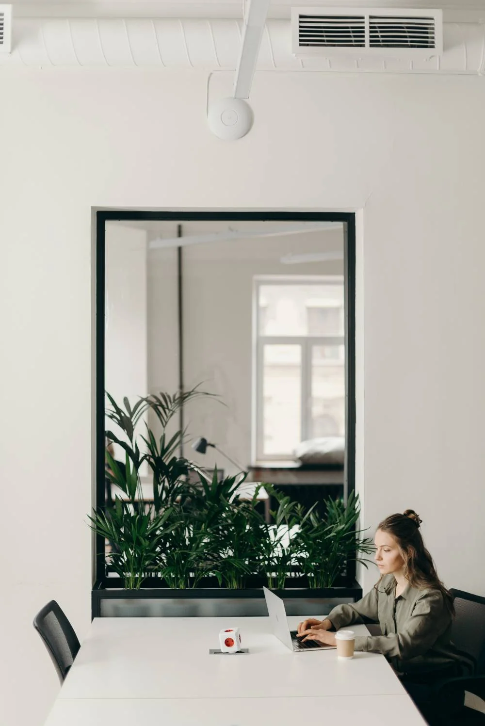 Letter of Interest Vs Cover Letter (The Difference with Examples)