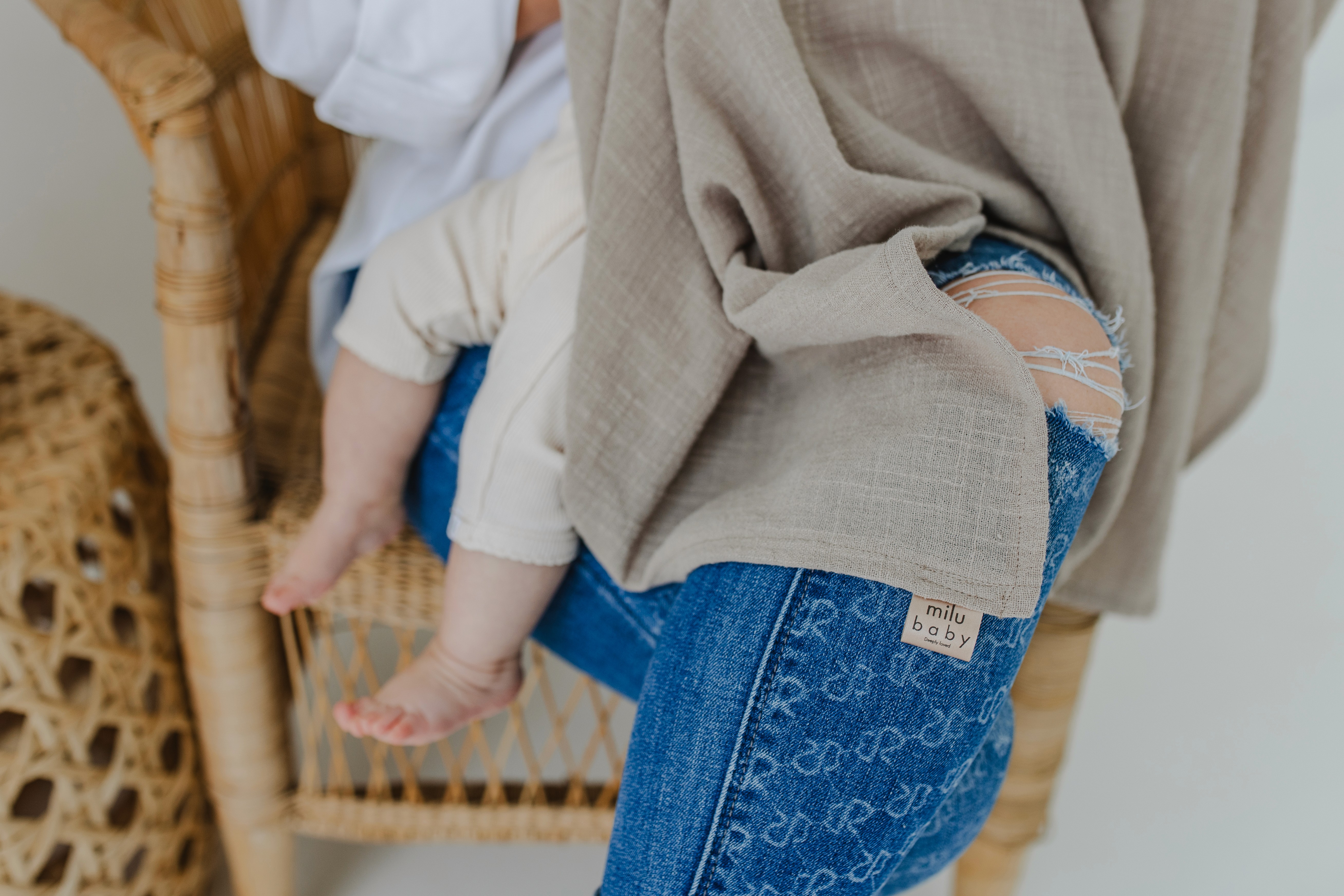 A beautifully decorated wedding cake featuring red and white roses.