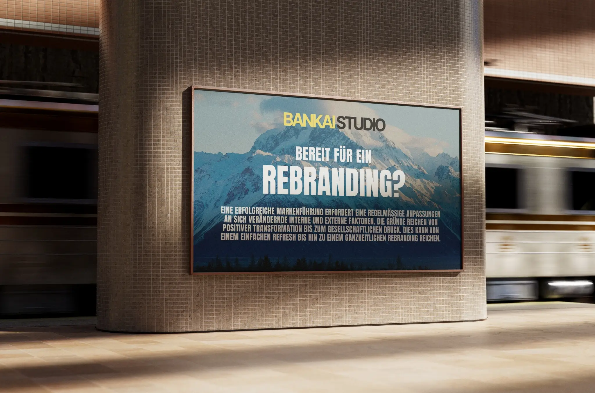Ein großes Plakat an der U-Bahn mit der Aufrischt "Bereit für ein Rebranding?"