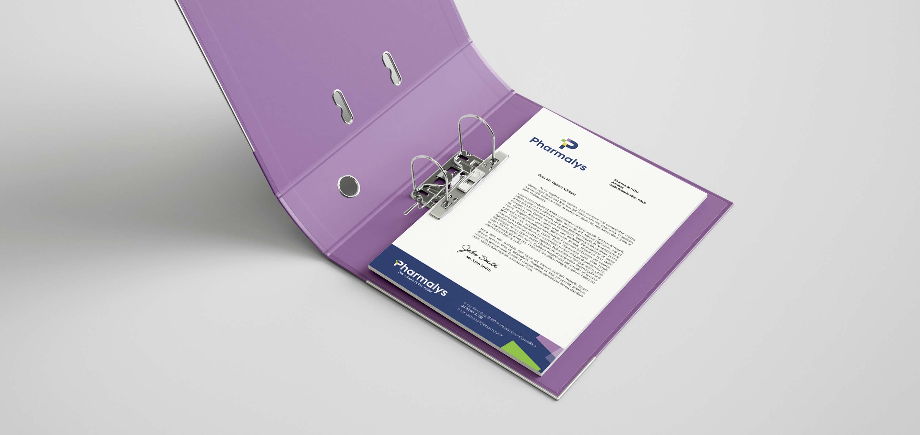 Mis en situation papeterie, classeur et document avec en-tête logo Pharmalys