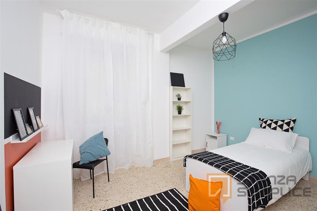 10 sqm room in Via Libertà, Bologna