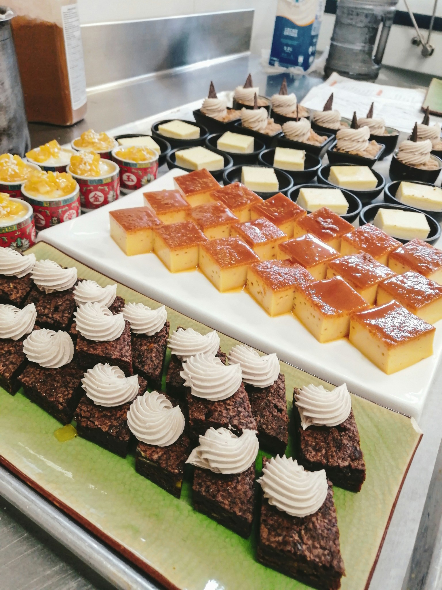 Dessert table with 4 different desserts