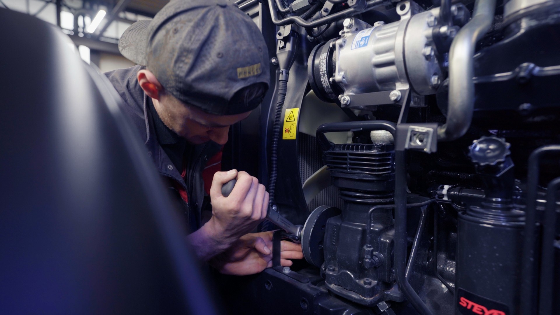 Arbeitsprozess im Industriebetrieb für Videoproduktion