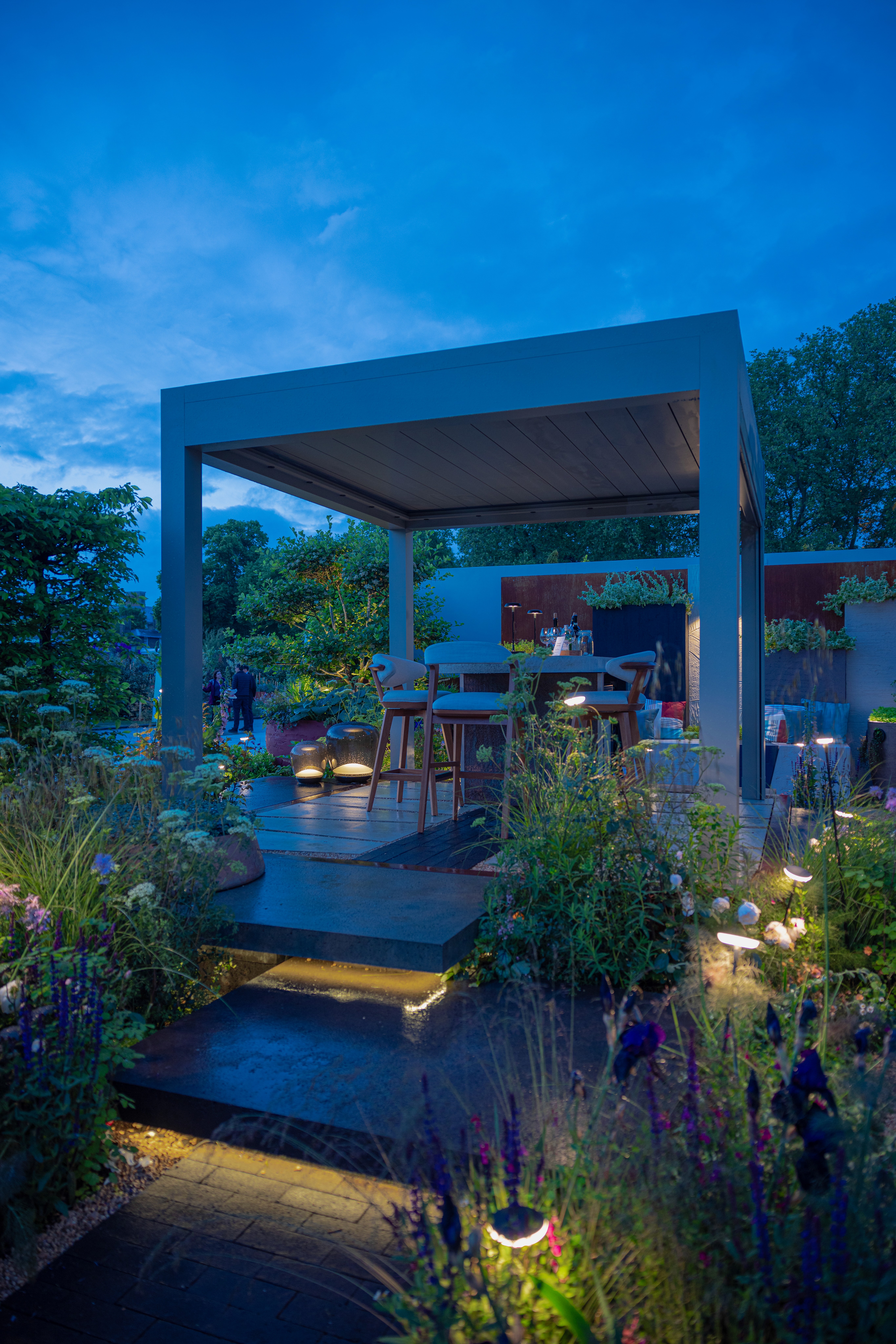 Here comes the alt text