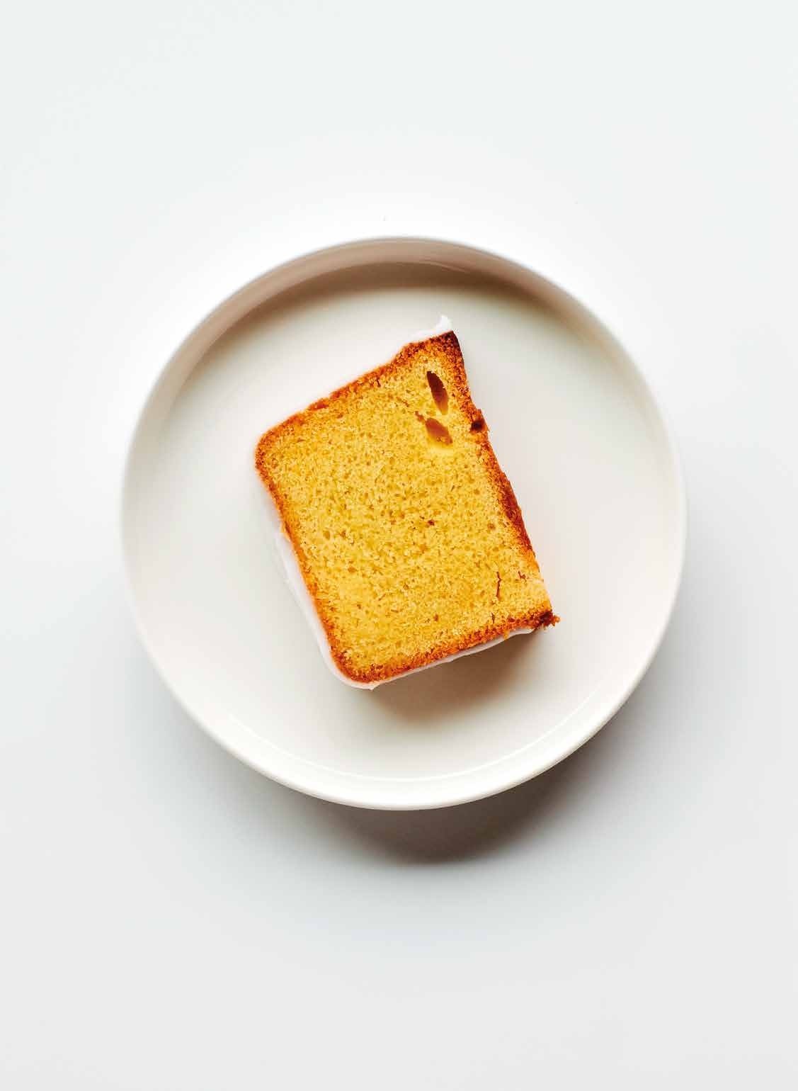 Kuchenstück auf Teller im Schöllmanns Restaurant in Offenburg