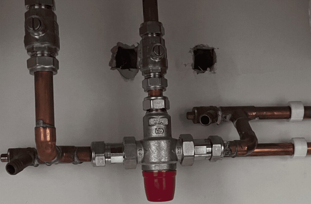 hands holding jigsaw pieces