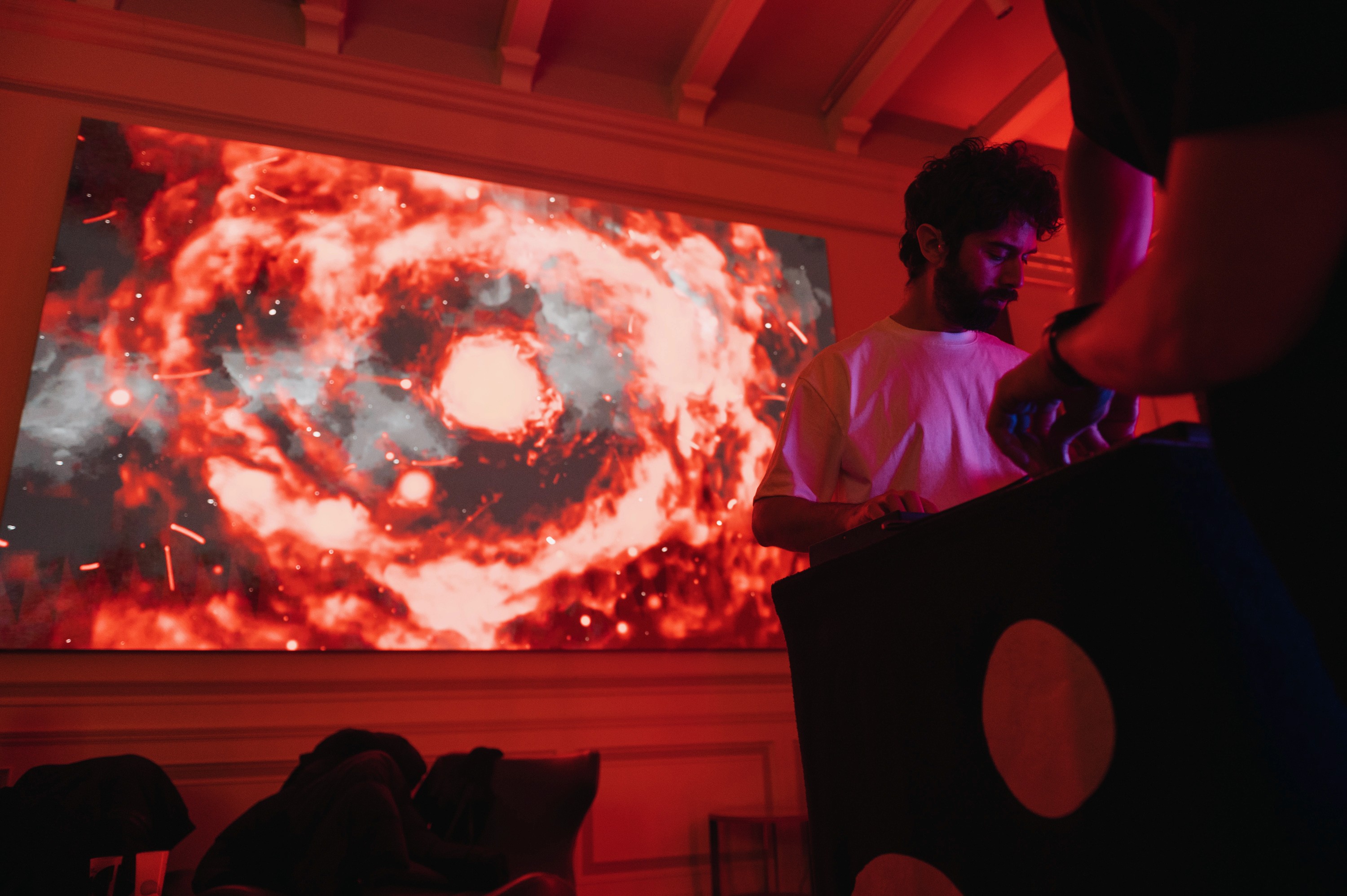 DJ Set Live di Digma Music  Digma Music porta nei nostri DJ set live Torino una miscela di sonorità elettroniche e influenze creative, creando performance dinamiche e immersive. Ogni sua esibizione negli eventi Torino firmati Sestopiano Torino è un momento di forte identità sonora e presenza scenica.  La partecipazione di Digma Music ai Sestopiano eventi lo inserisce tra gli artisti Torino più interessanti della scena contemporanea della musica elettronica Torino. Visita la sua pagina ufficiale sul sito di Sestopiano per scoprire i suoi progetti, le date future e tutte le informazioni correlate.  Non perderti gli aggiornamenti su Instagram e altri social per i prossimi Events Turin con Digma Music.