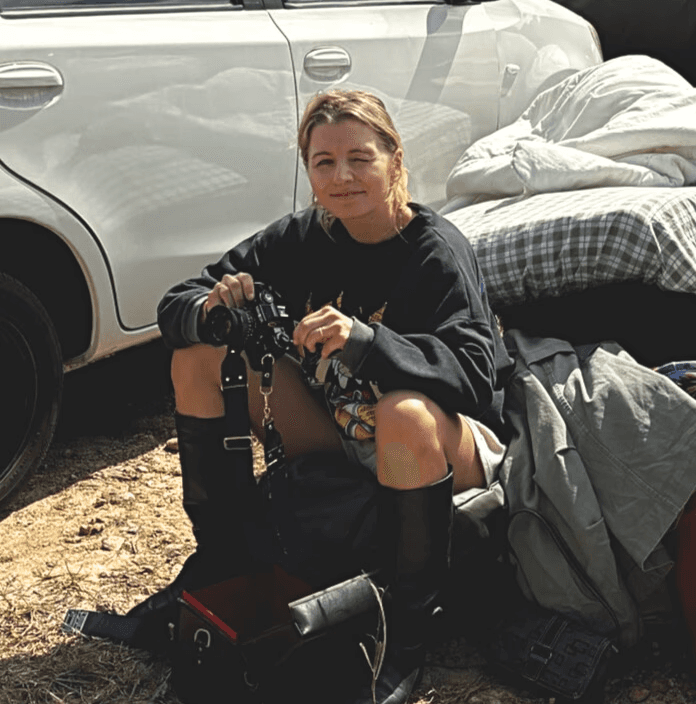 a blurry photo of a woman in a white shirt