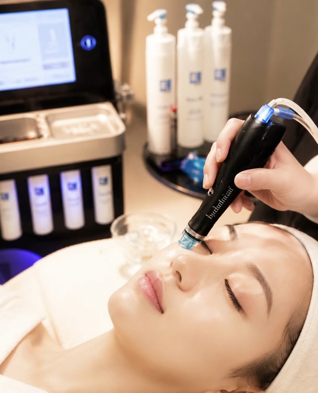 Woman receiving a Hydrafacial skin cleansing treatment.