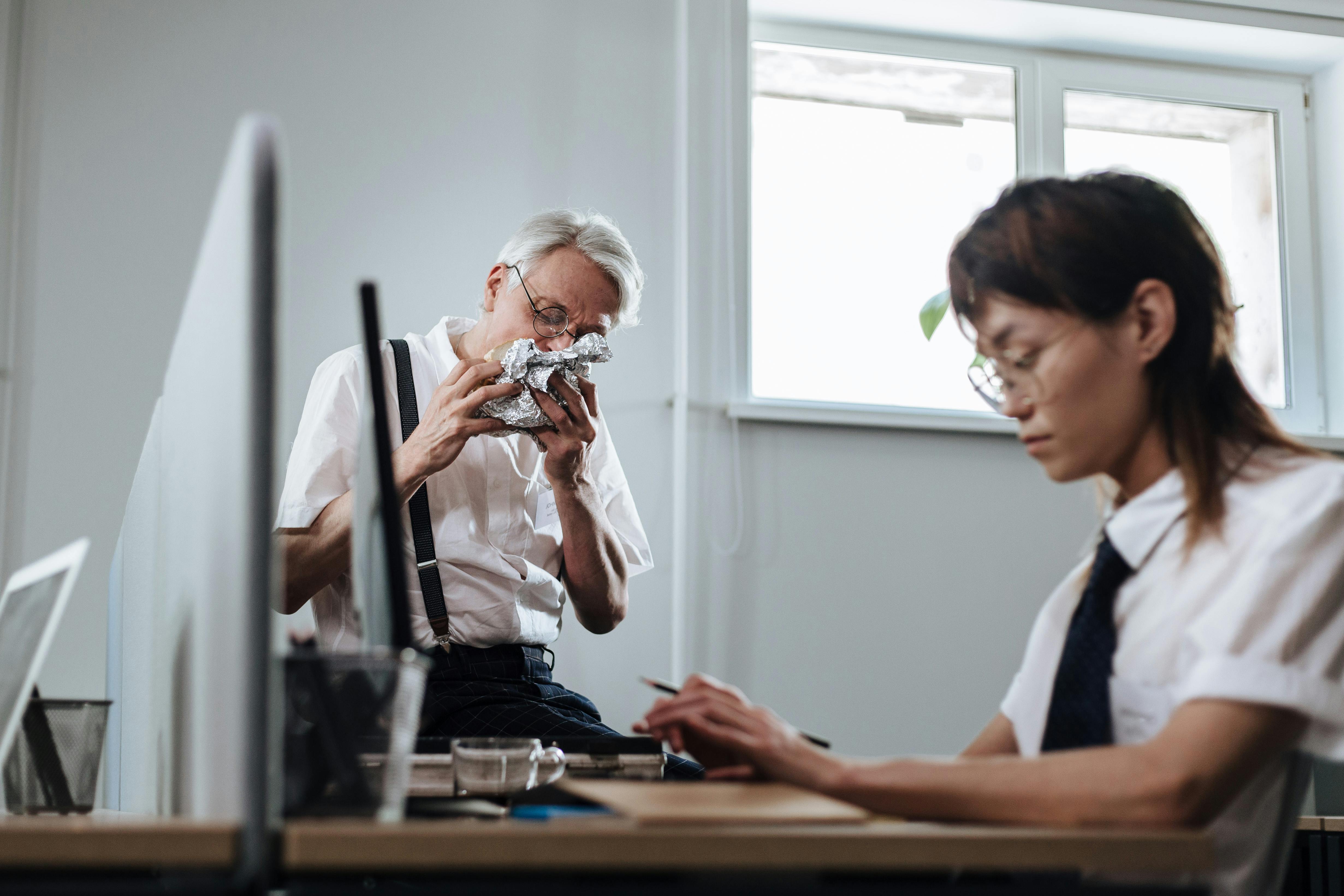 Supervisione ravvicinata e poca autonomia: effetti del micromanagement sul lavoro dei junior