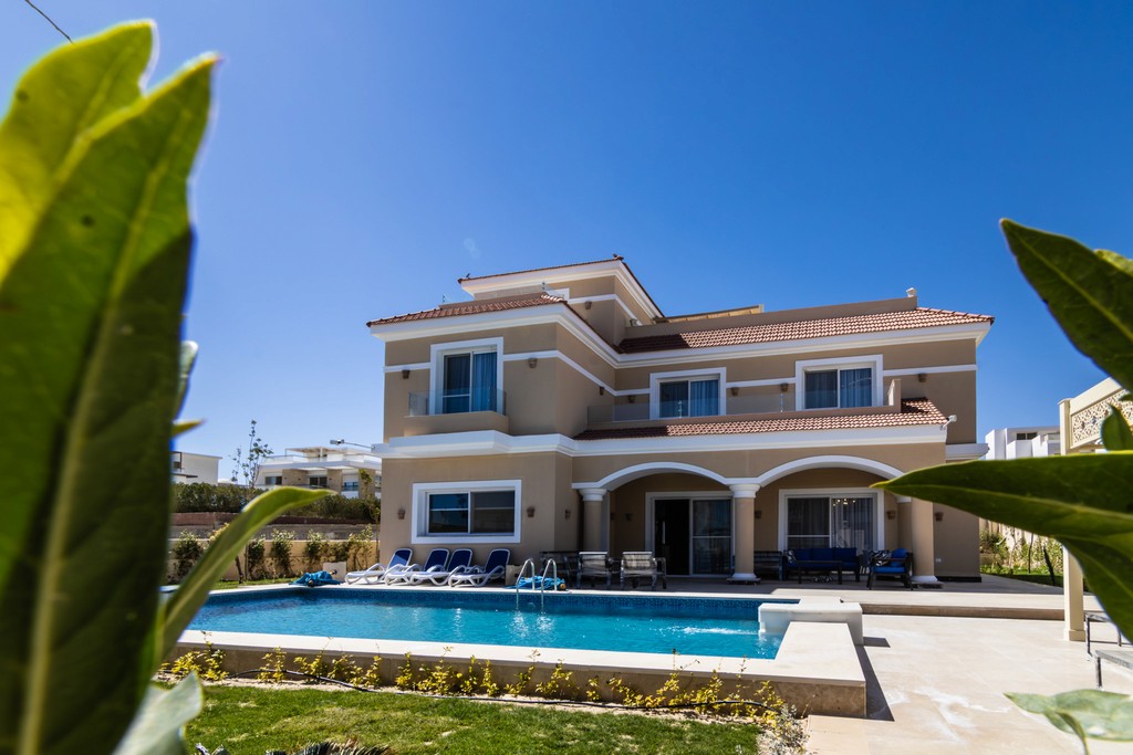 gray and white concrete house