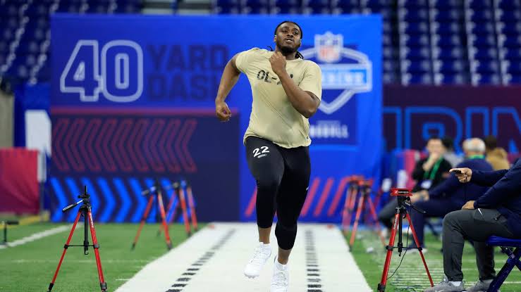 Offensive line prospect running the 40-yard dash at the NFL Scouting Combine