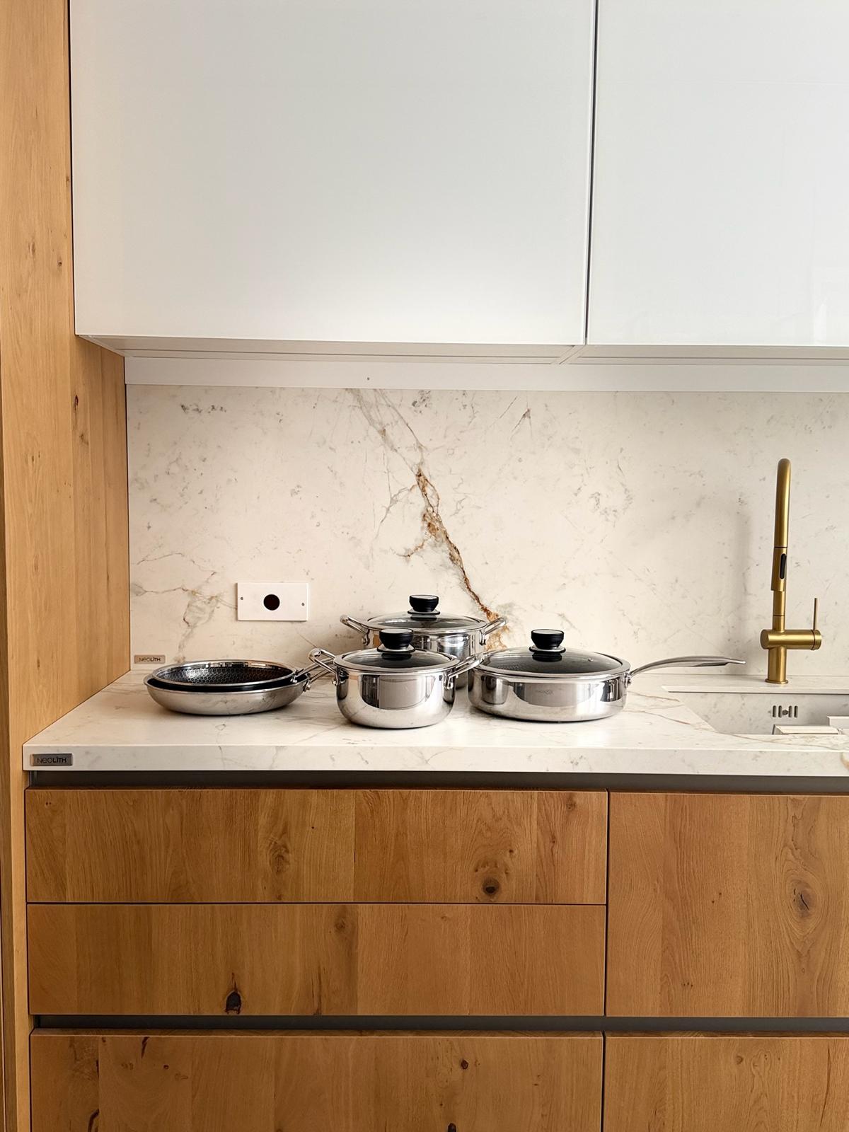 gray stainless steel cookwares in kitchen