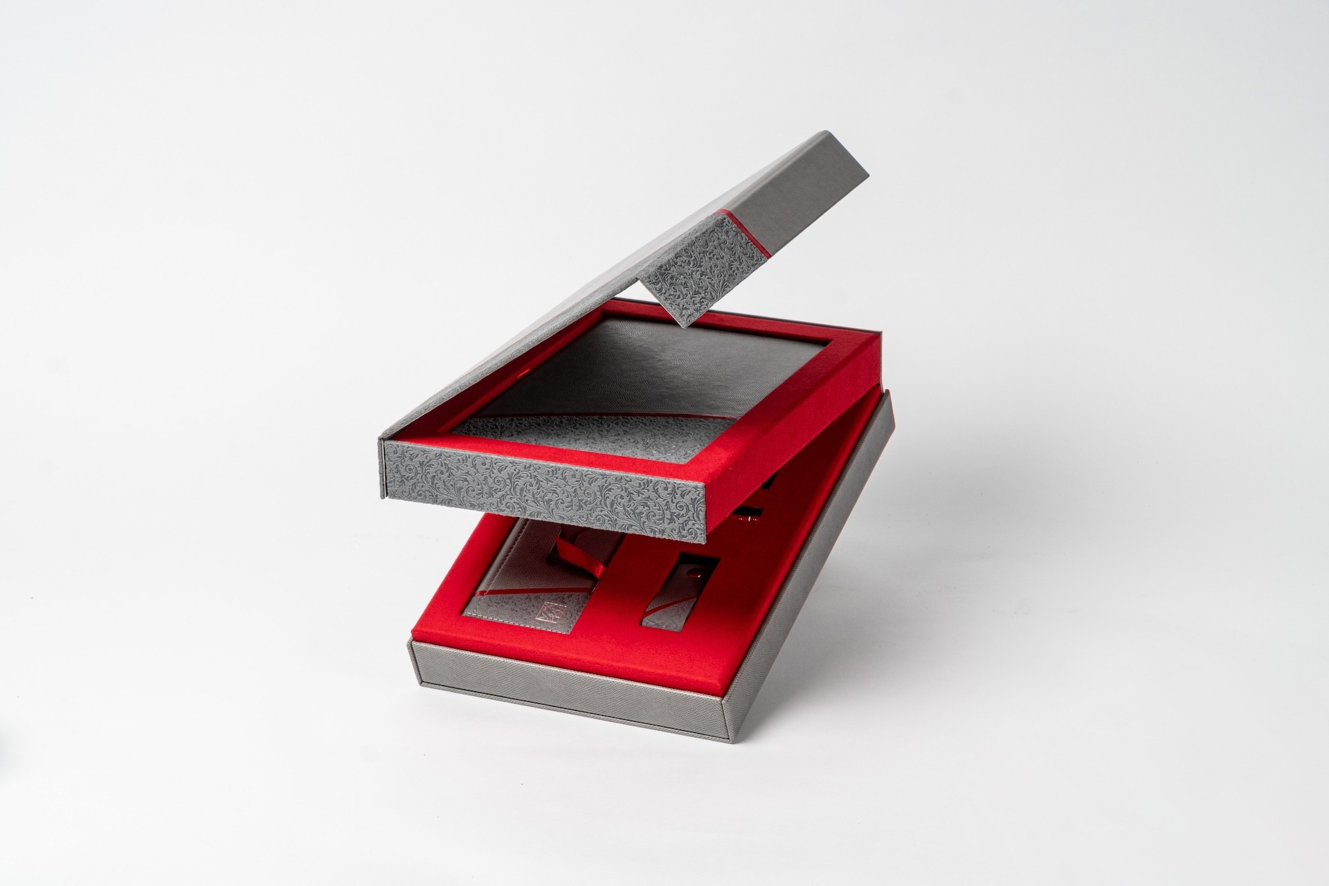 Luxury executive gift set with vegan leather magnetic closure box