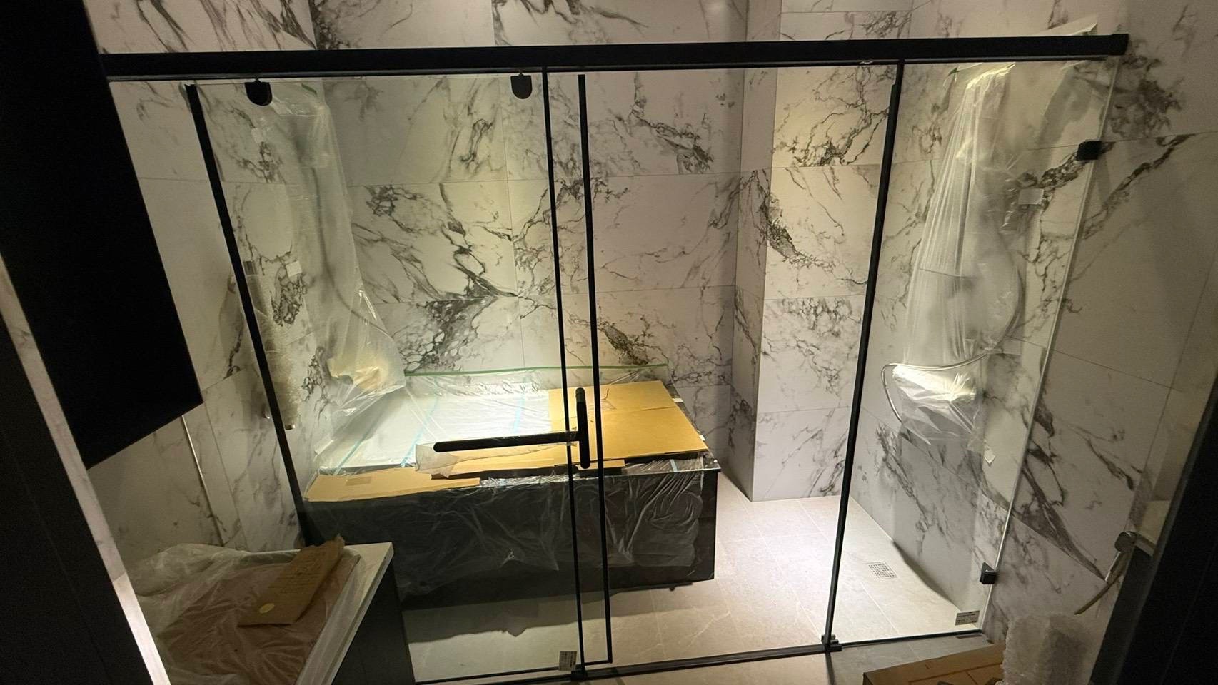 一字黑框三片式滑軌門附 T 型手把