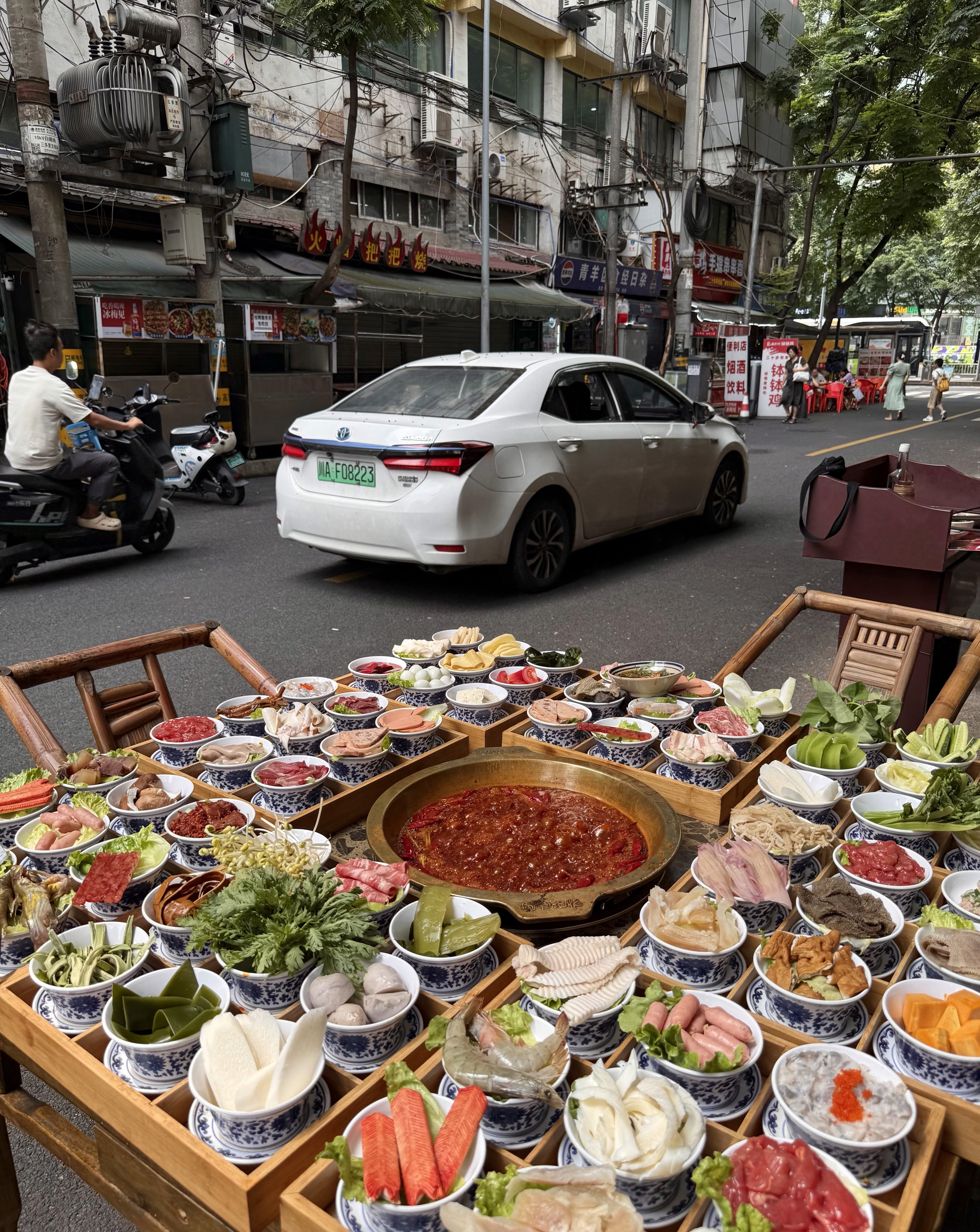 How to Survive Sichuan Hotpot: A Beginner’s Guide for Foreigners (2026)