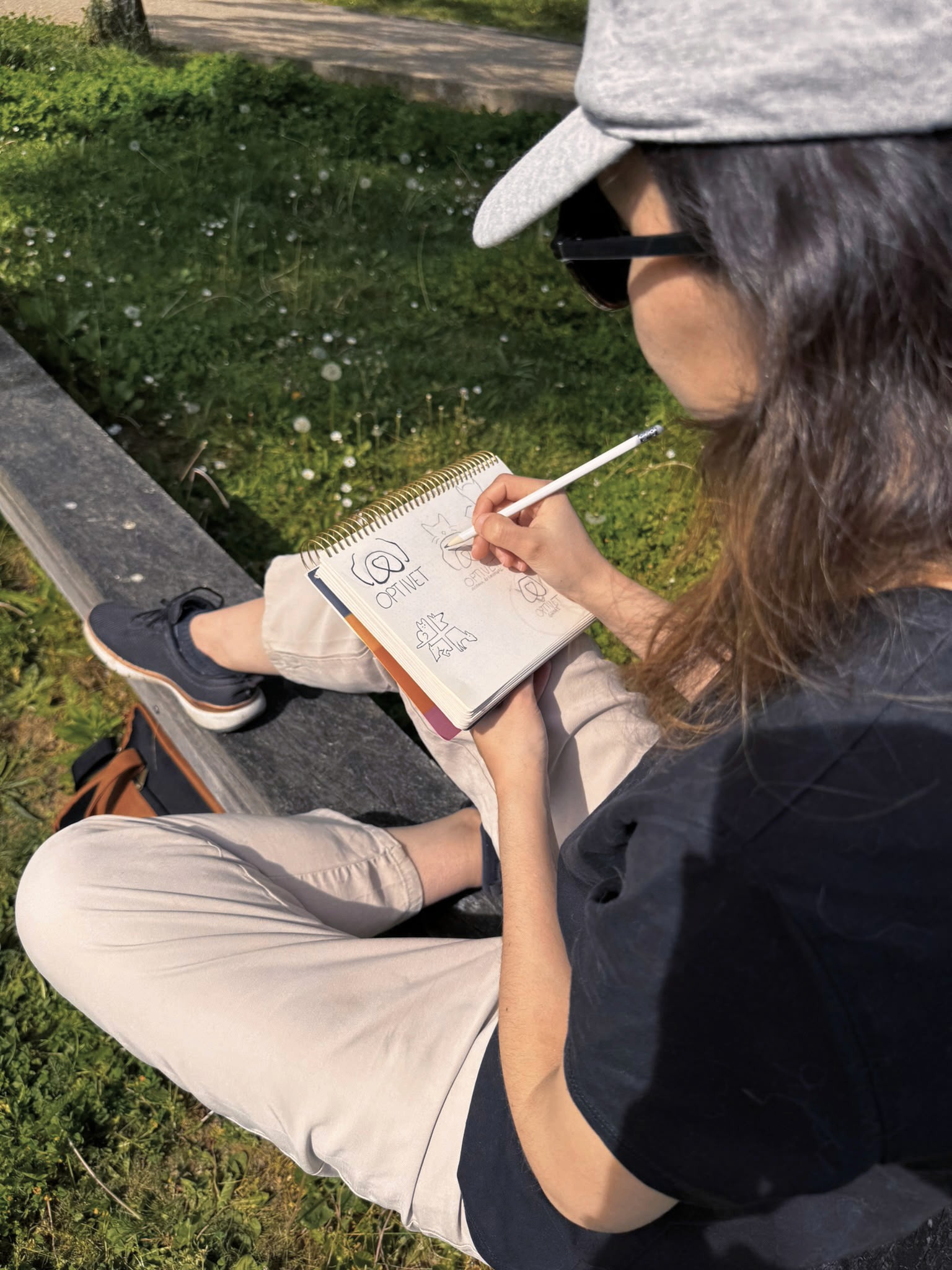 Charlotte Annone dessine des logos