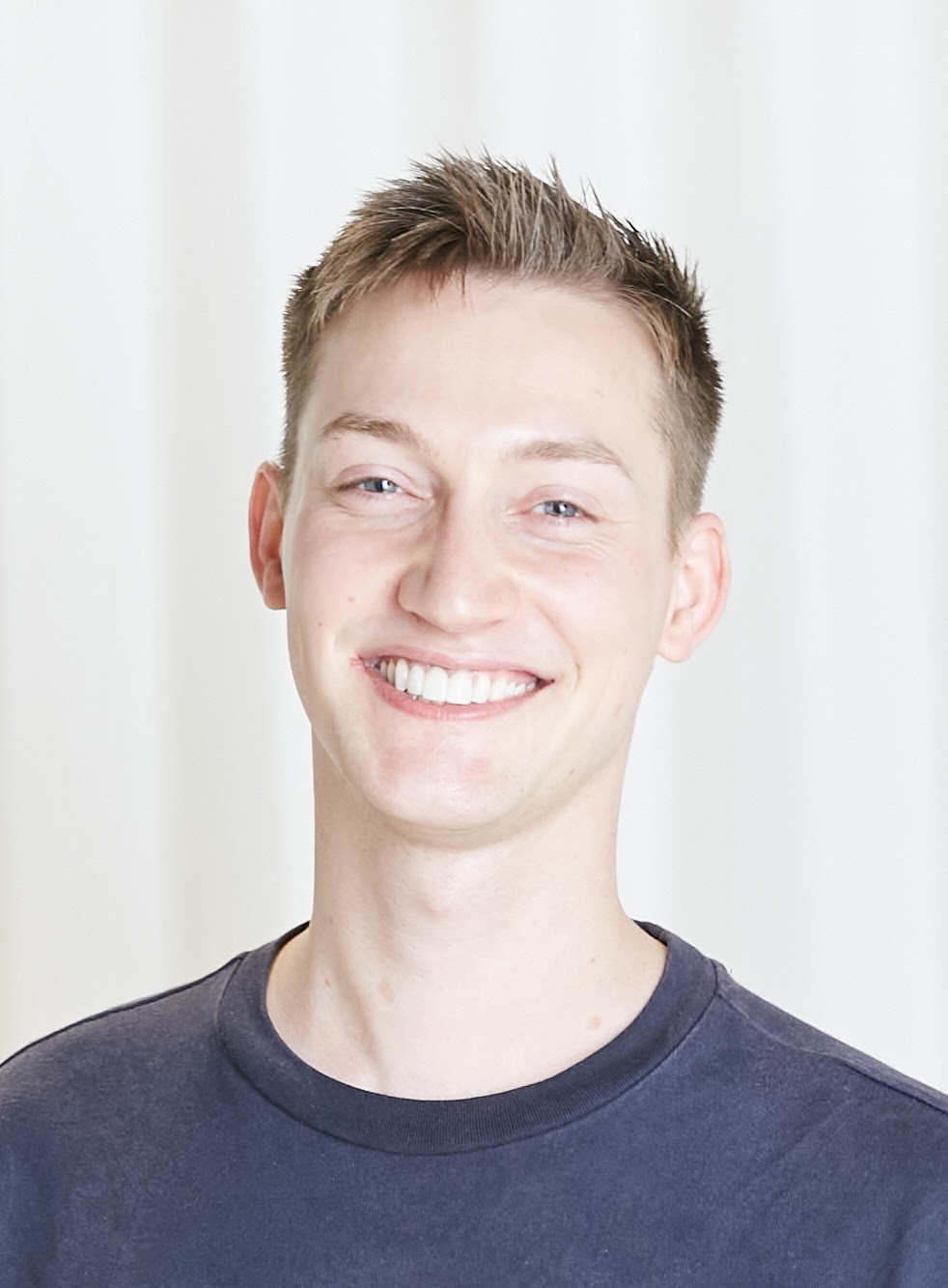 Portrettbilde av Braedon til Nivels møte med teamet.