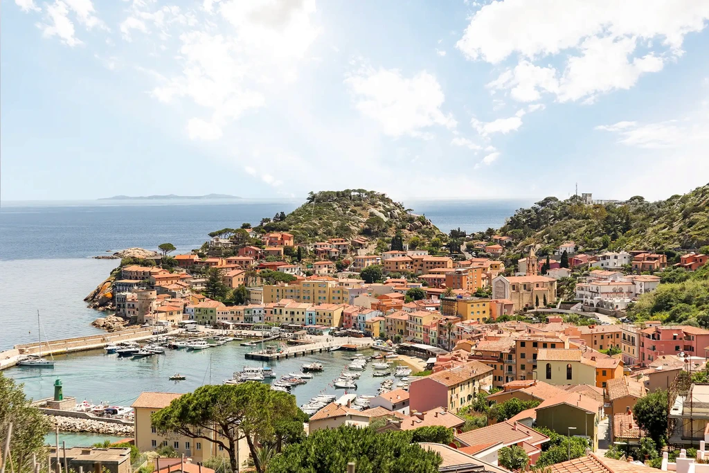 Isola Giglio - en av stedene vi drar innom på Sykkelcruise i Toscana | Expa Travel