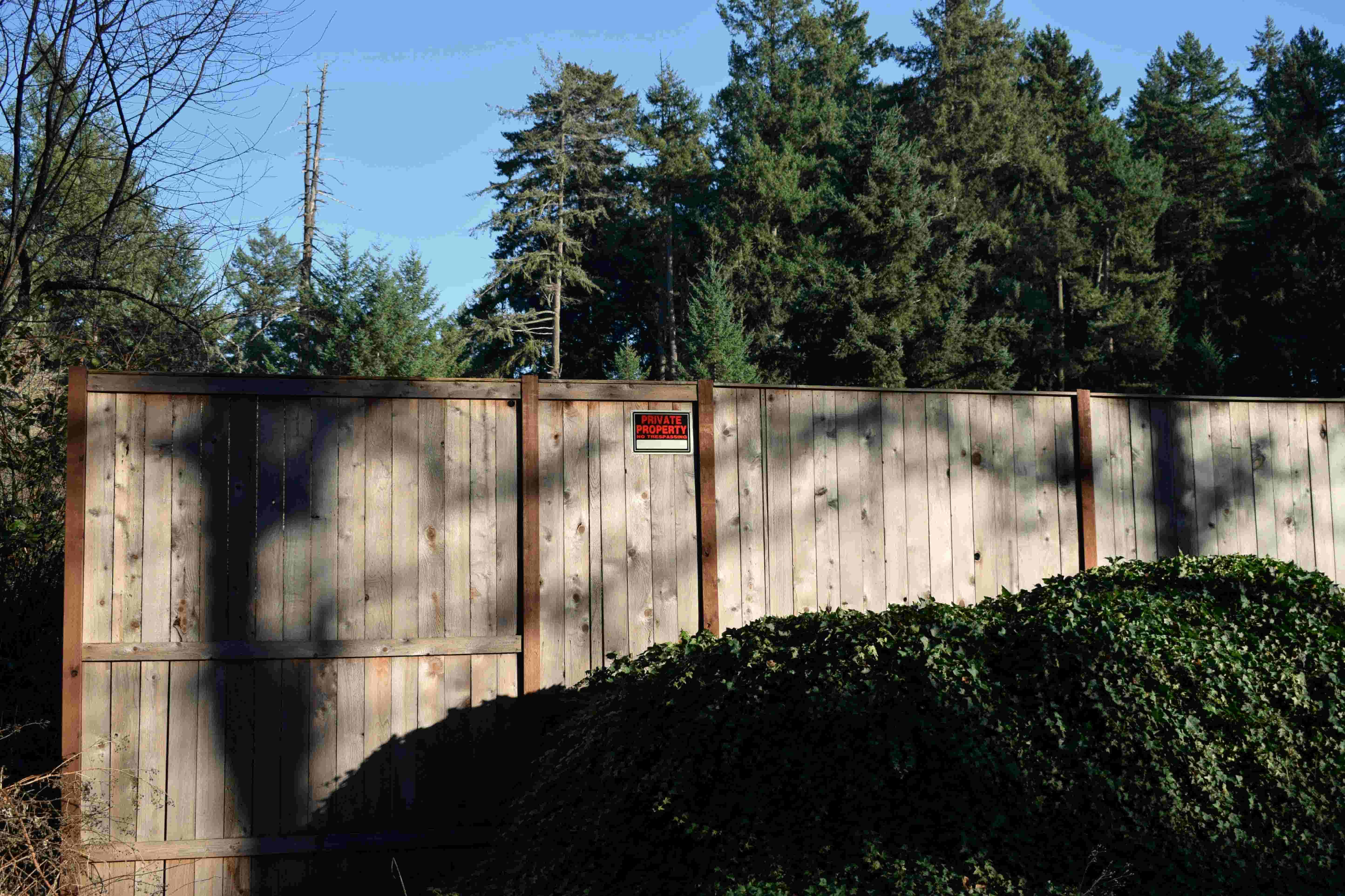 wood-privacy-fence-completed