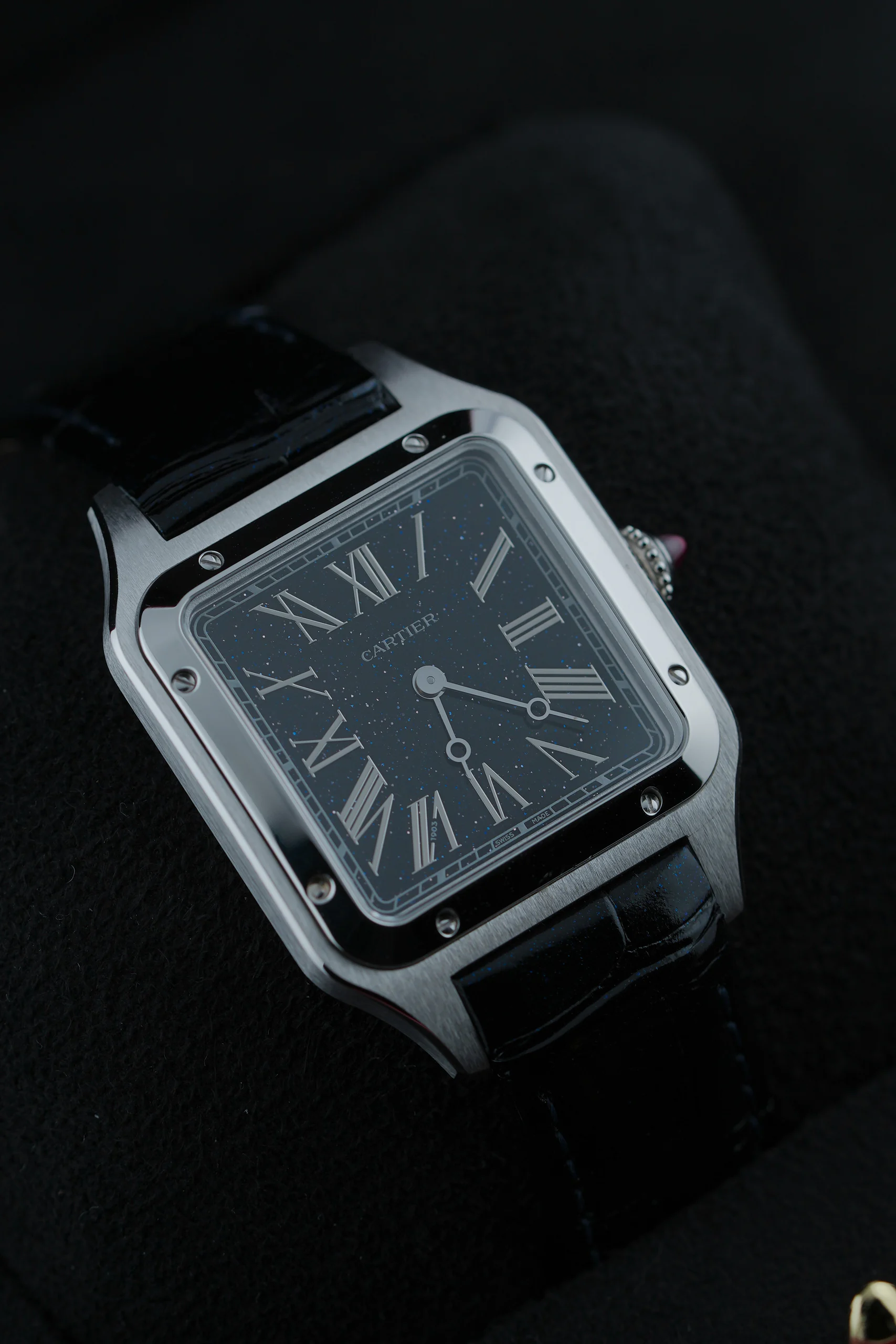 Angled view of the Cartier Santos-Dumont La Baladeuse WGSA0099 showing the platinum case