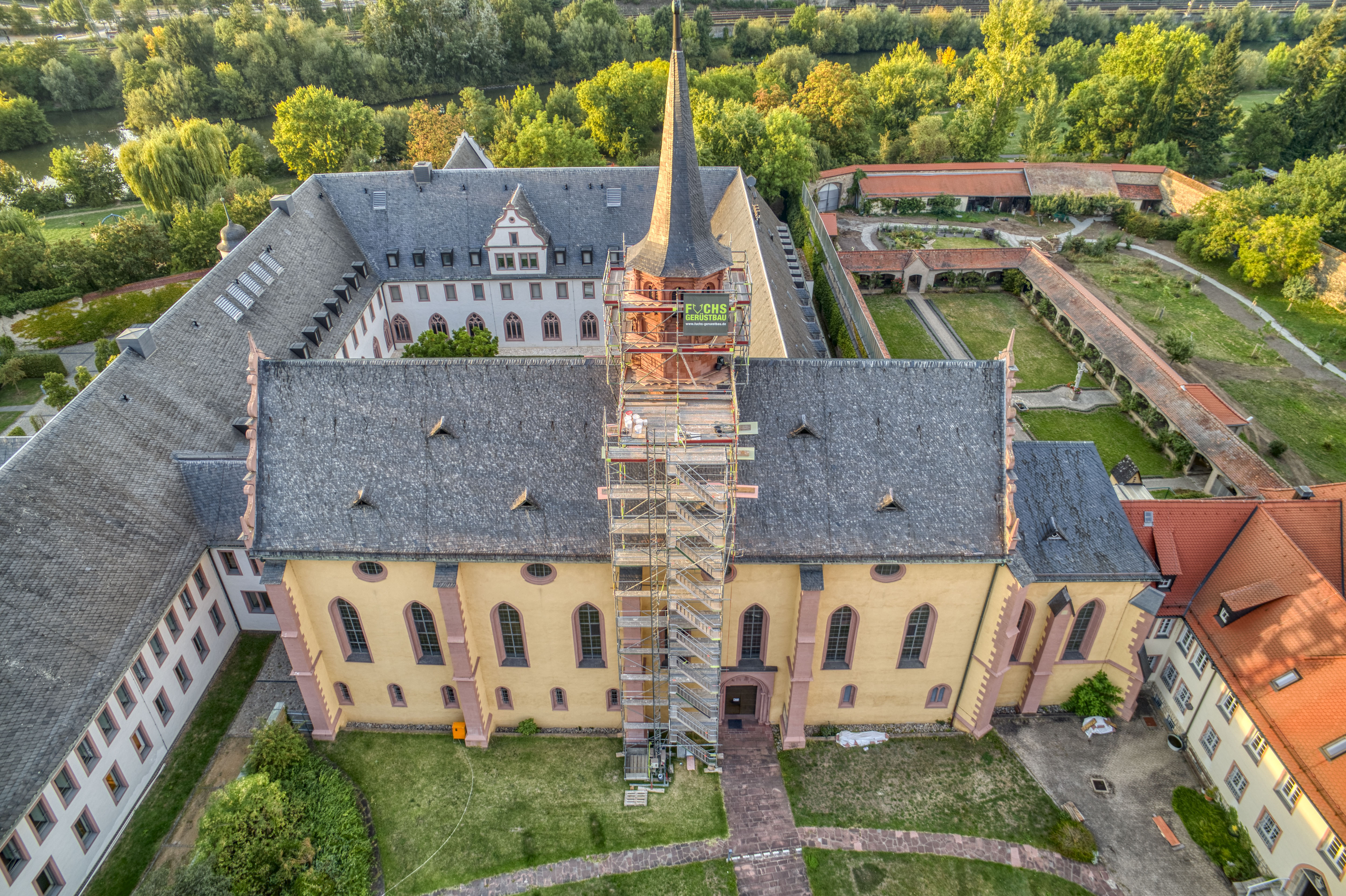 Fuchs Gerüstbau Eisingen Sparkasse Innenausbau Innenraumgerüst Karmelitinnenkloster Himmelspforten Würzburg Natursteinsanierung 