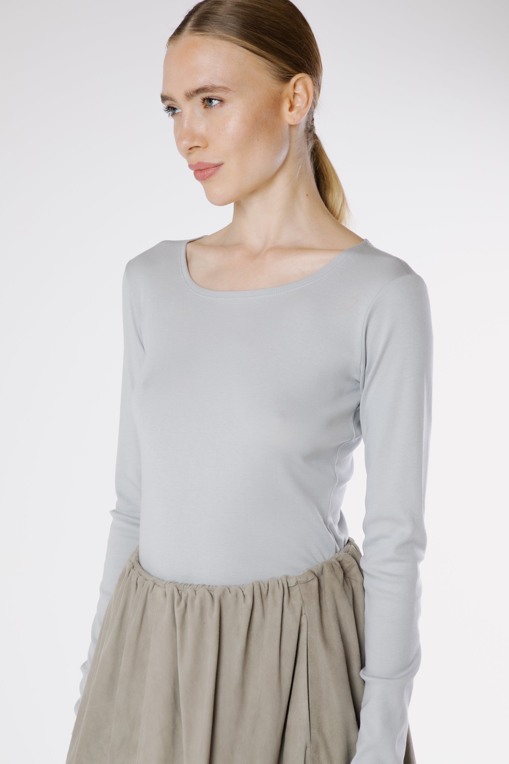 Close-up of soft eco bio cotton fabric in Gris Claro