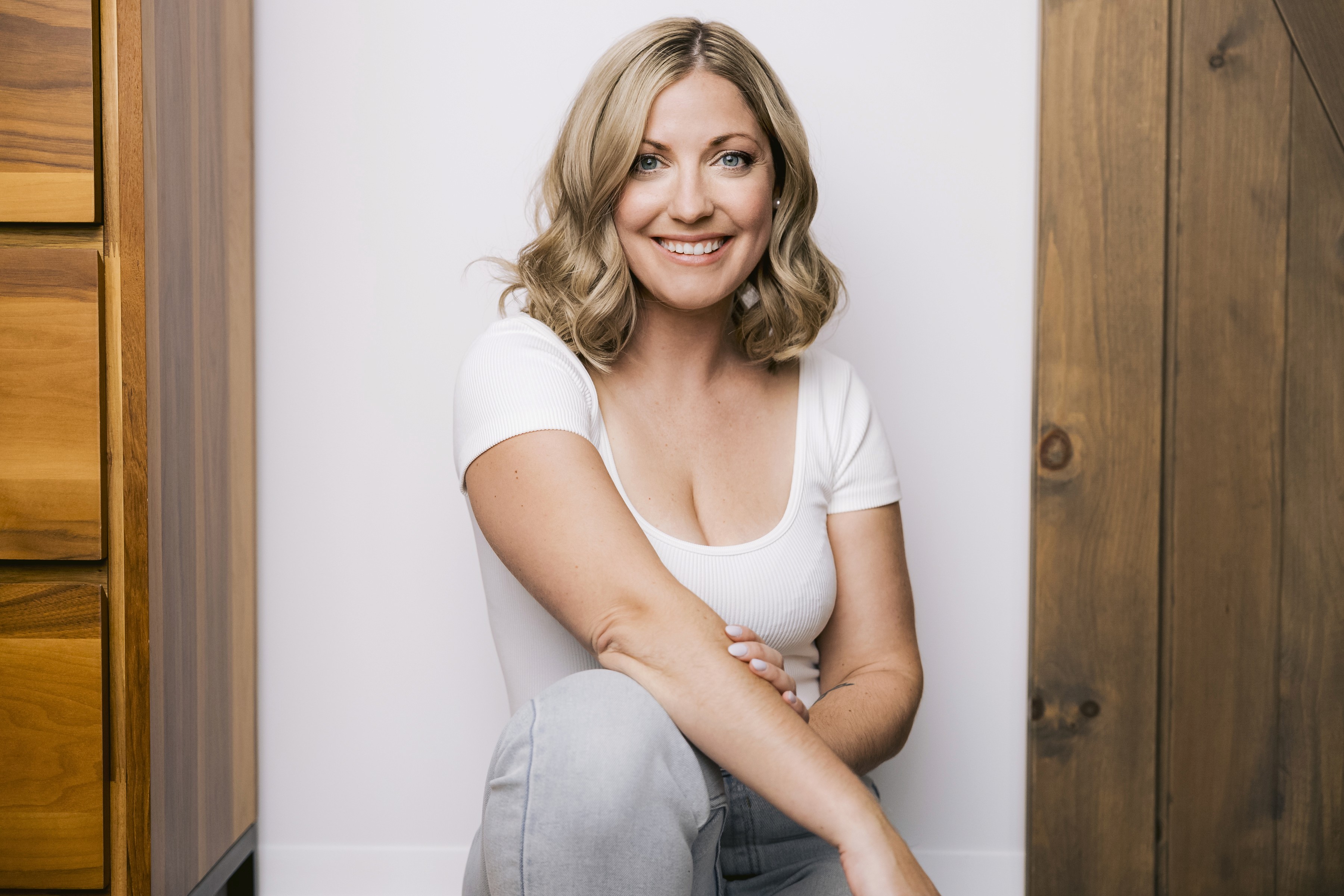 a close up of a cell phone with a calendar on it