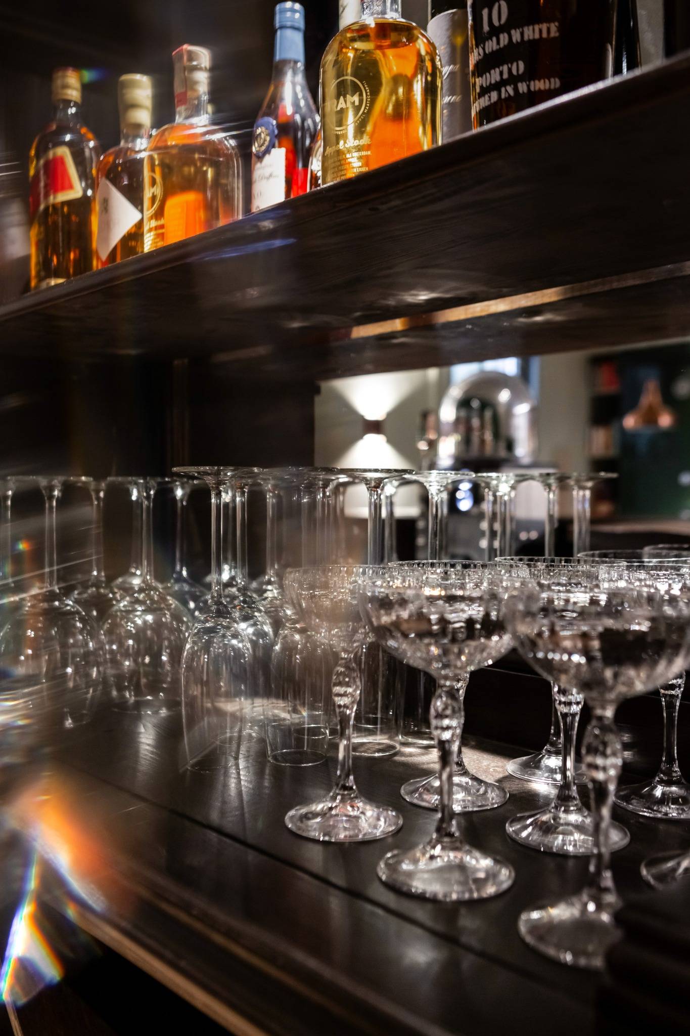 engelse bar in kelder schuurwoning