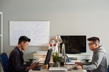 BW Design Centre 是一支擁有16年豐富經驗的專業設計團隊，我們專注於社區設計，致力打造更好社區環境。我們的服務涵蓋多個領域，包括醫療安老、教育空間、NGO非牟利組織、藝術設計、宗教團體、社區美化，以及環保ESG項目。我們透過專業工程和設計方案，從初步概念到完整執行，提供一站式服務，幫助客戶提升品牌形象，實現空間轉型，優化您的社區空間！無論是改善社區設施或推動可持續發展，我們都以創新和實用為本，確保每個項目都帶來實質價值。