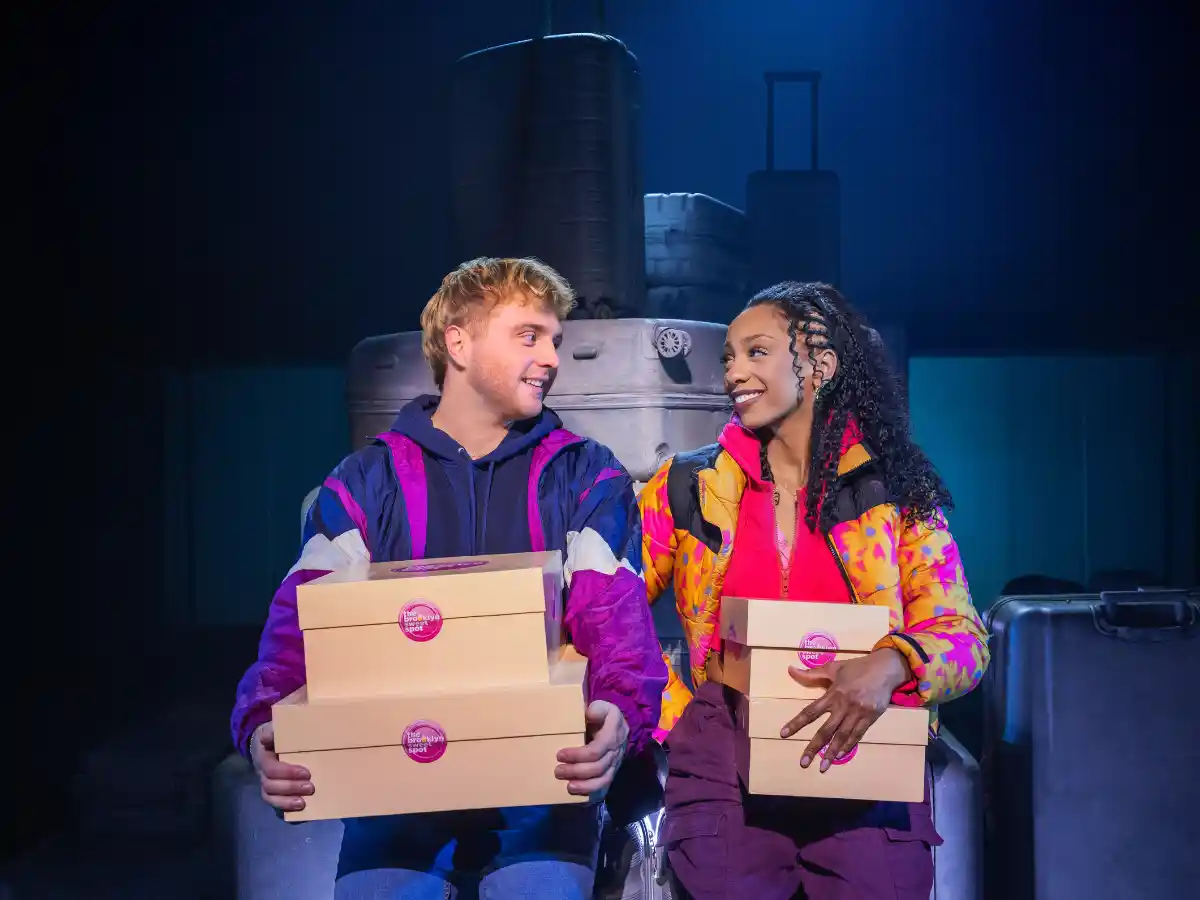 Акторський склад вистави «Двоє незнайомців» (Two Strangers (Carry a Cake Across New York)), що виконується в Longacre Theatre