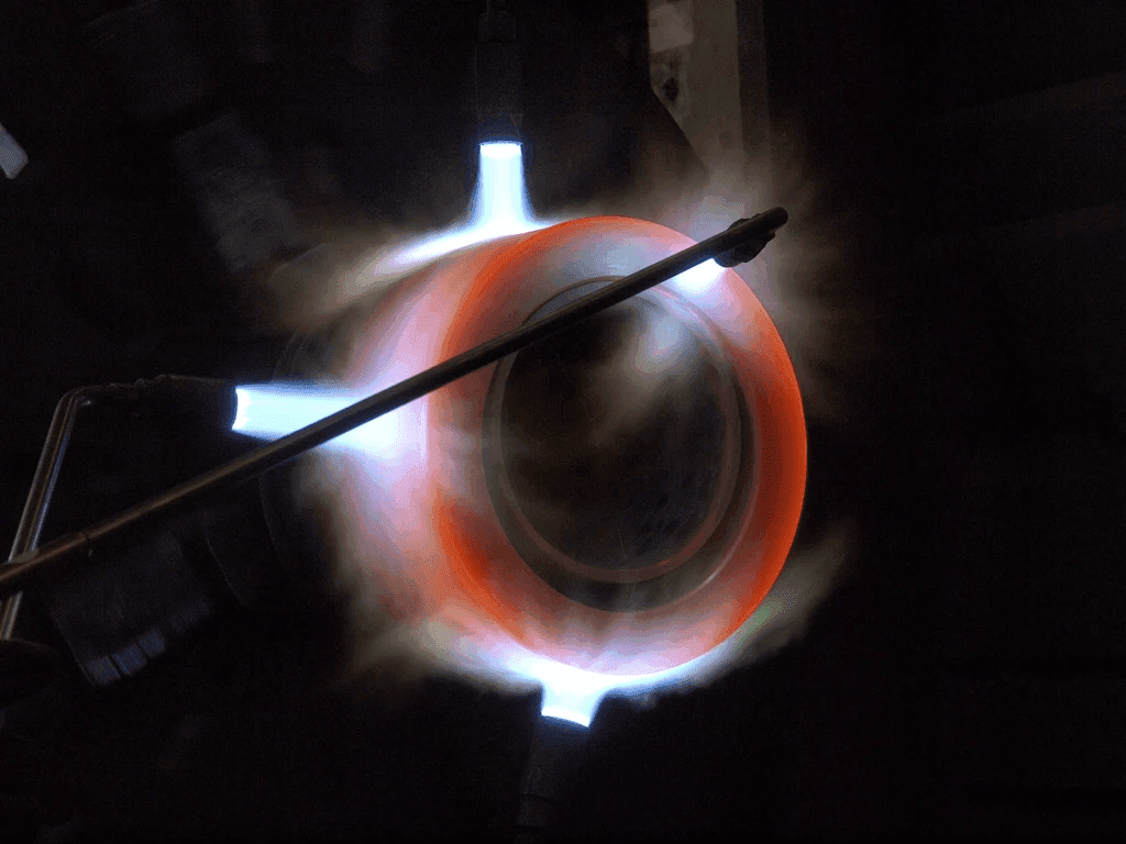 Insmelten van een poedercoating op een ronddraaiend werkstuk bij Plasma Service