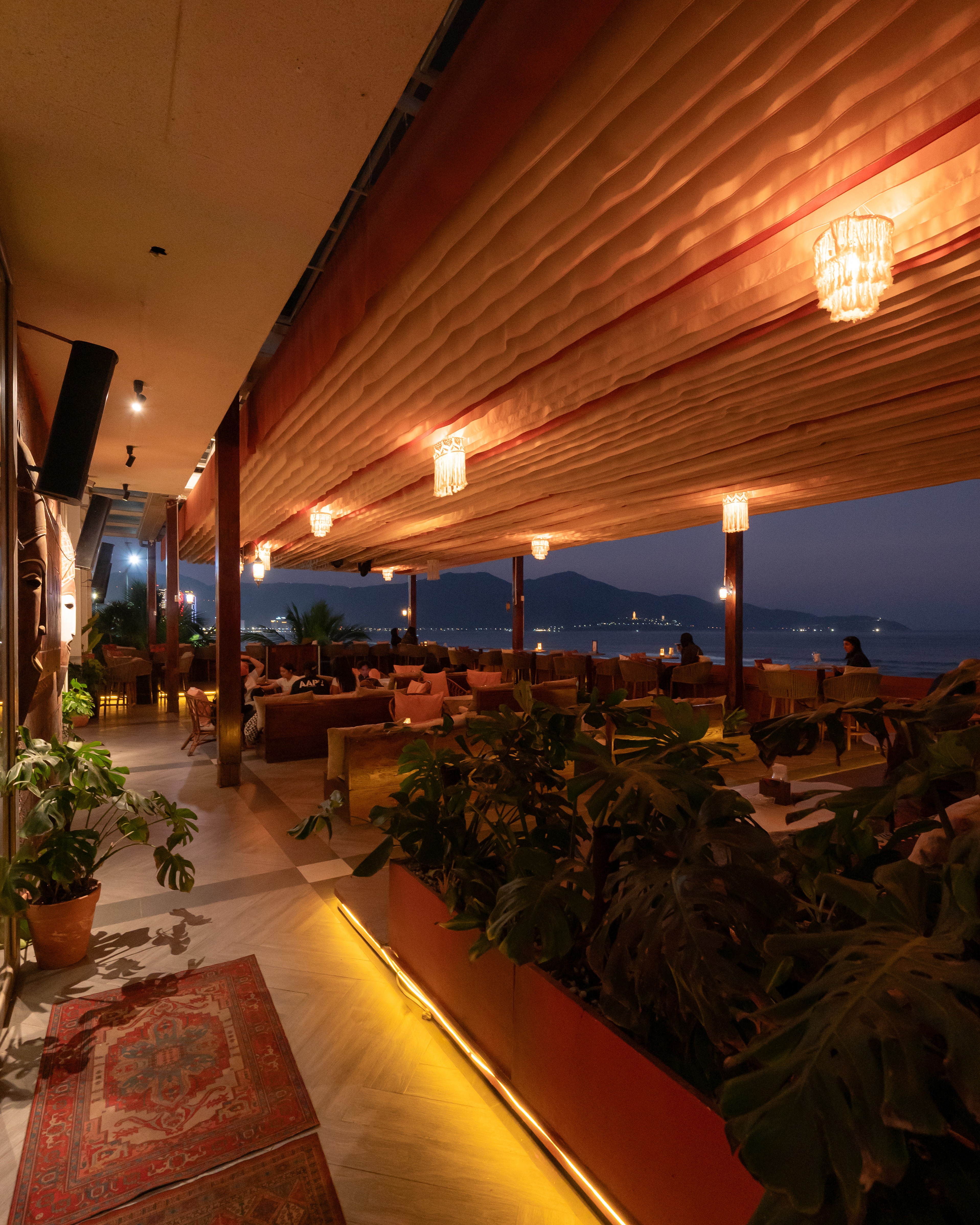 Top 15 quán cafe rooftop Đà Nẵng đẹp đáng trải nghiệm