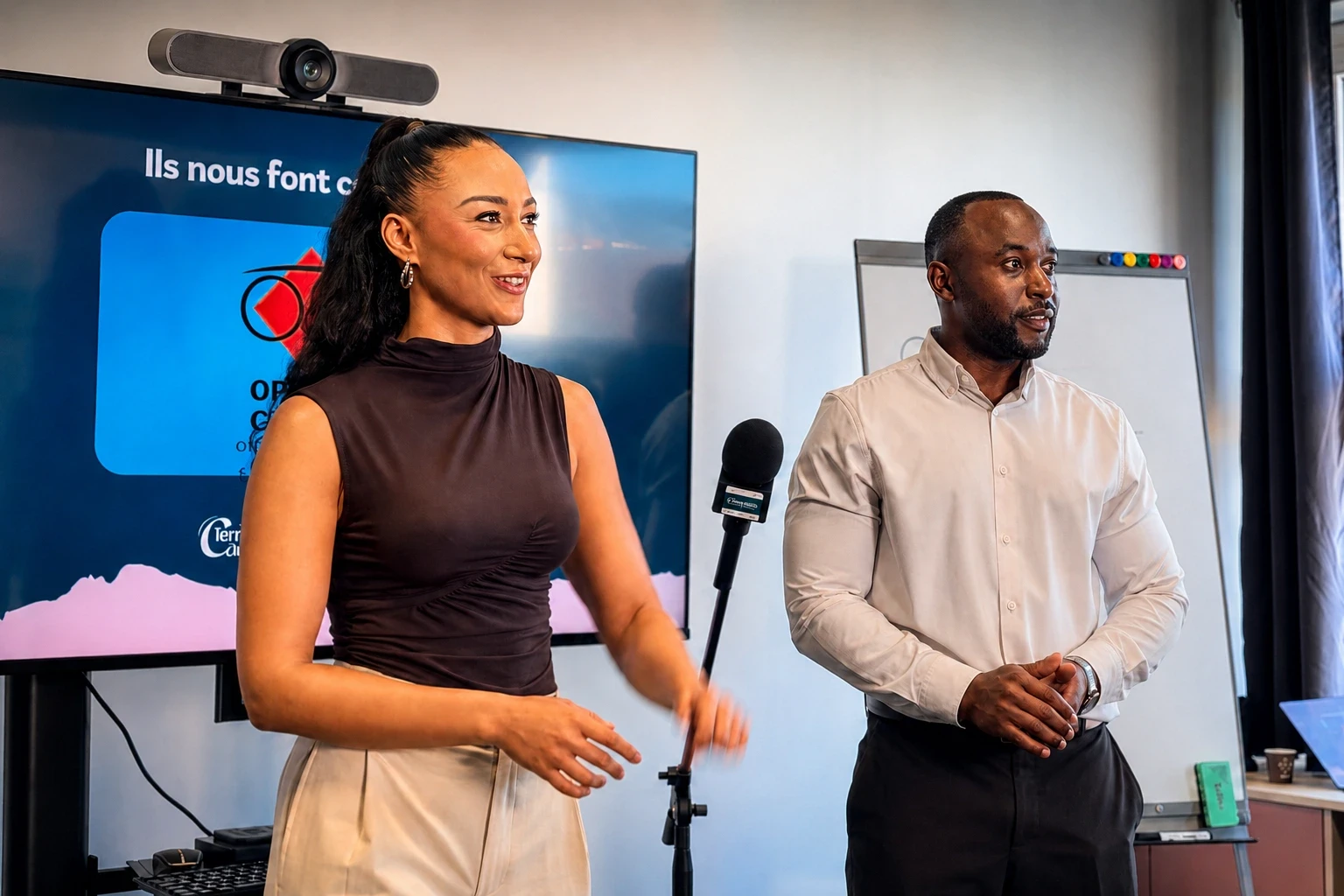 Rencontre entre entrepreneurs lors d’un événement Clermont Connecté et Artiboost