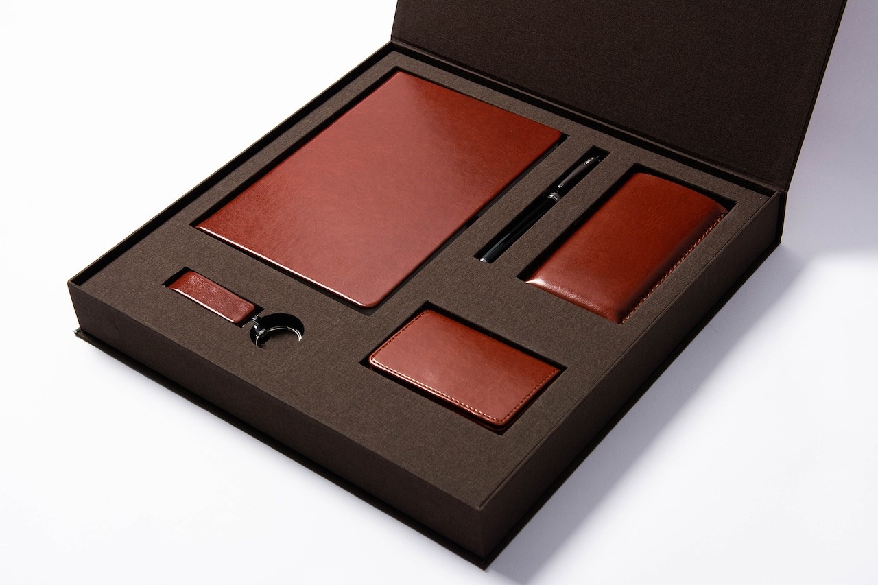 Luxury executive gift set with vegan leather magnetic closure box