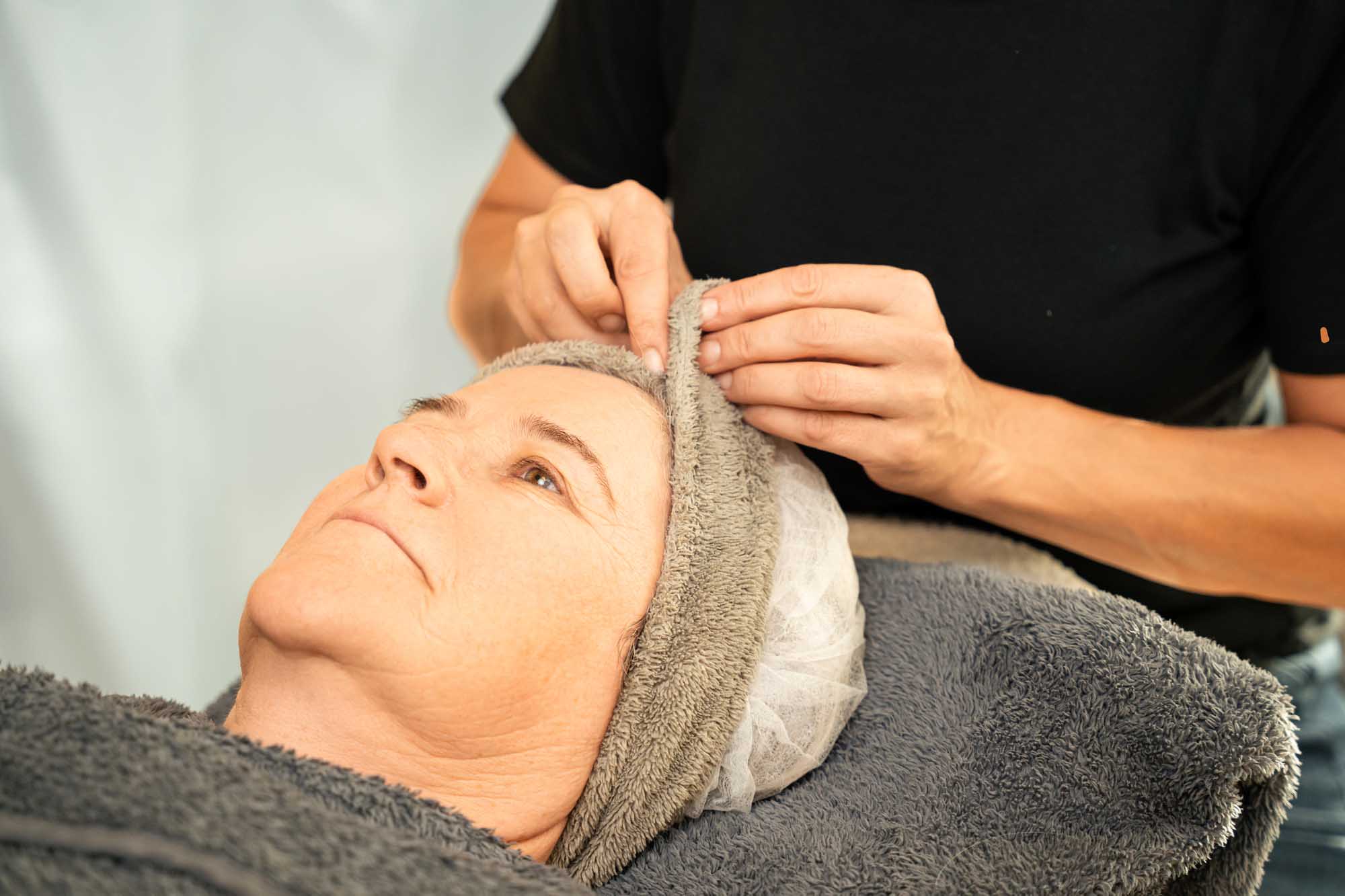 practitioner in aesthetic clinic consulting
