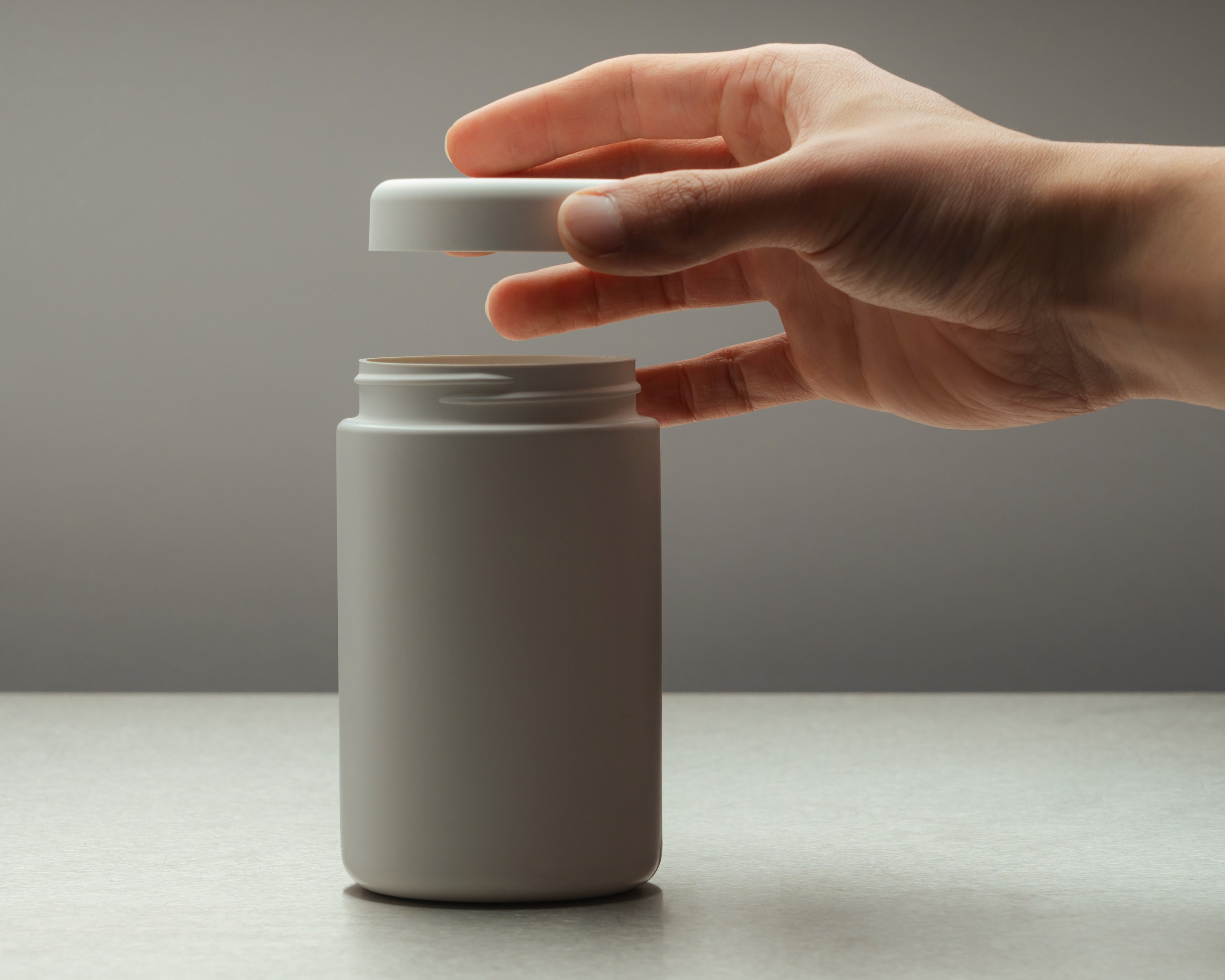 VIVOMER supplement and vitamin bottles featured in the Shellworks packaging catalogue. FDA and EU food-contact certified, these rigid, shelf-stable packers provide a safe, high-barrier, and plastic-free packaging solution specifically engineered for the nutraceutical and wellness industries.