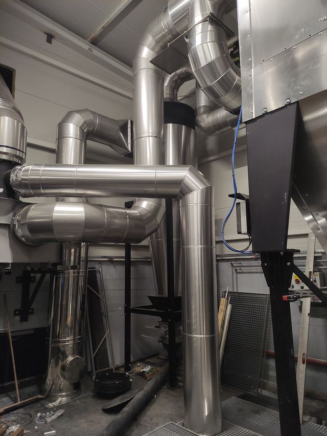 Dimnik v industrijskem objektu