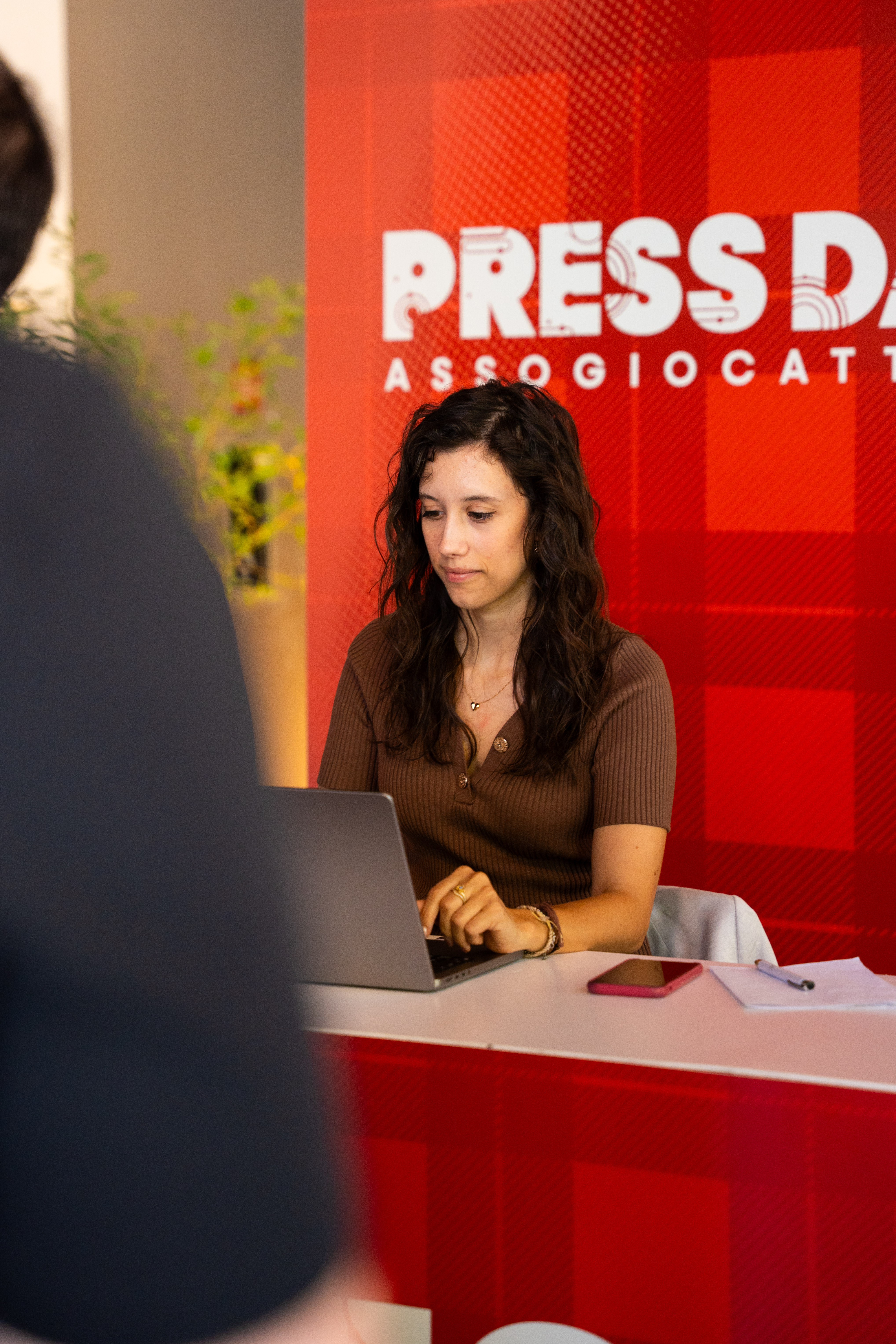 people near TAj Mahal