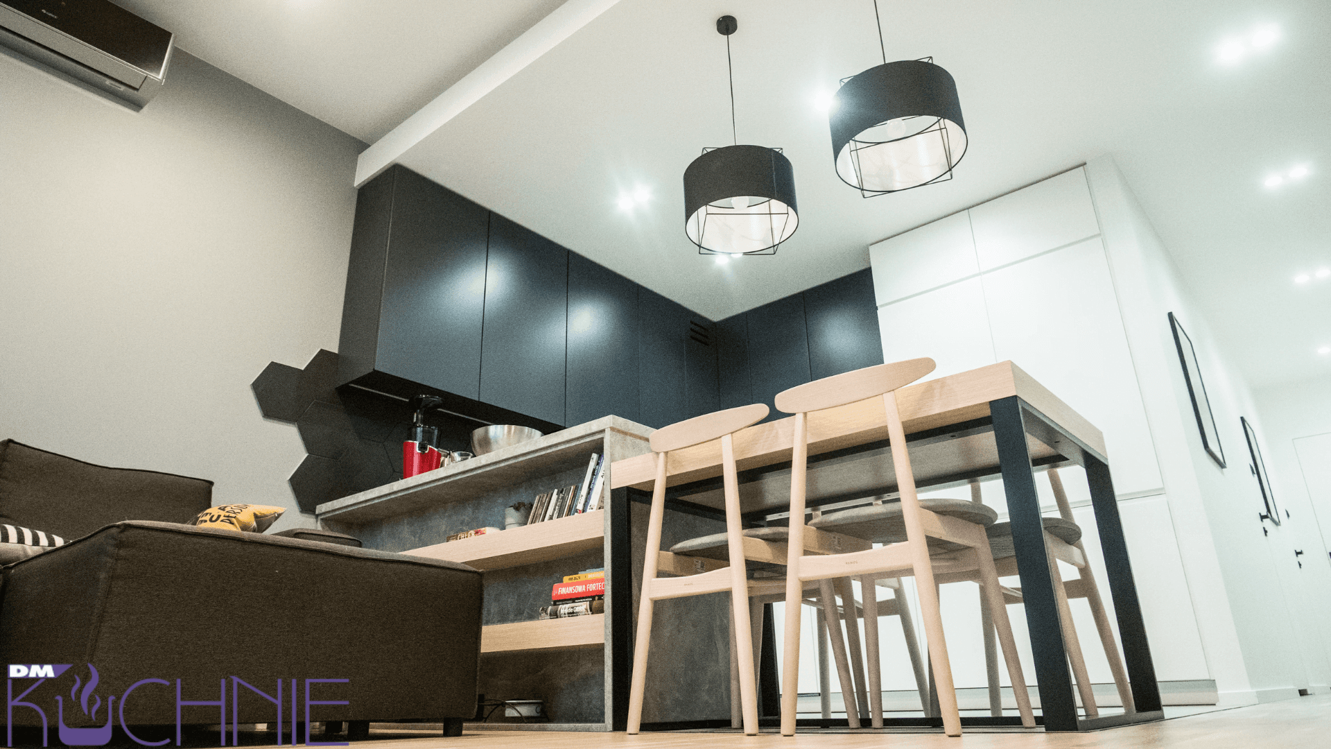 Blat Laminowany vs Blat Kwarcowy: Który do Kuchni w 2025?