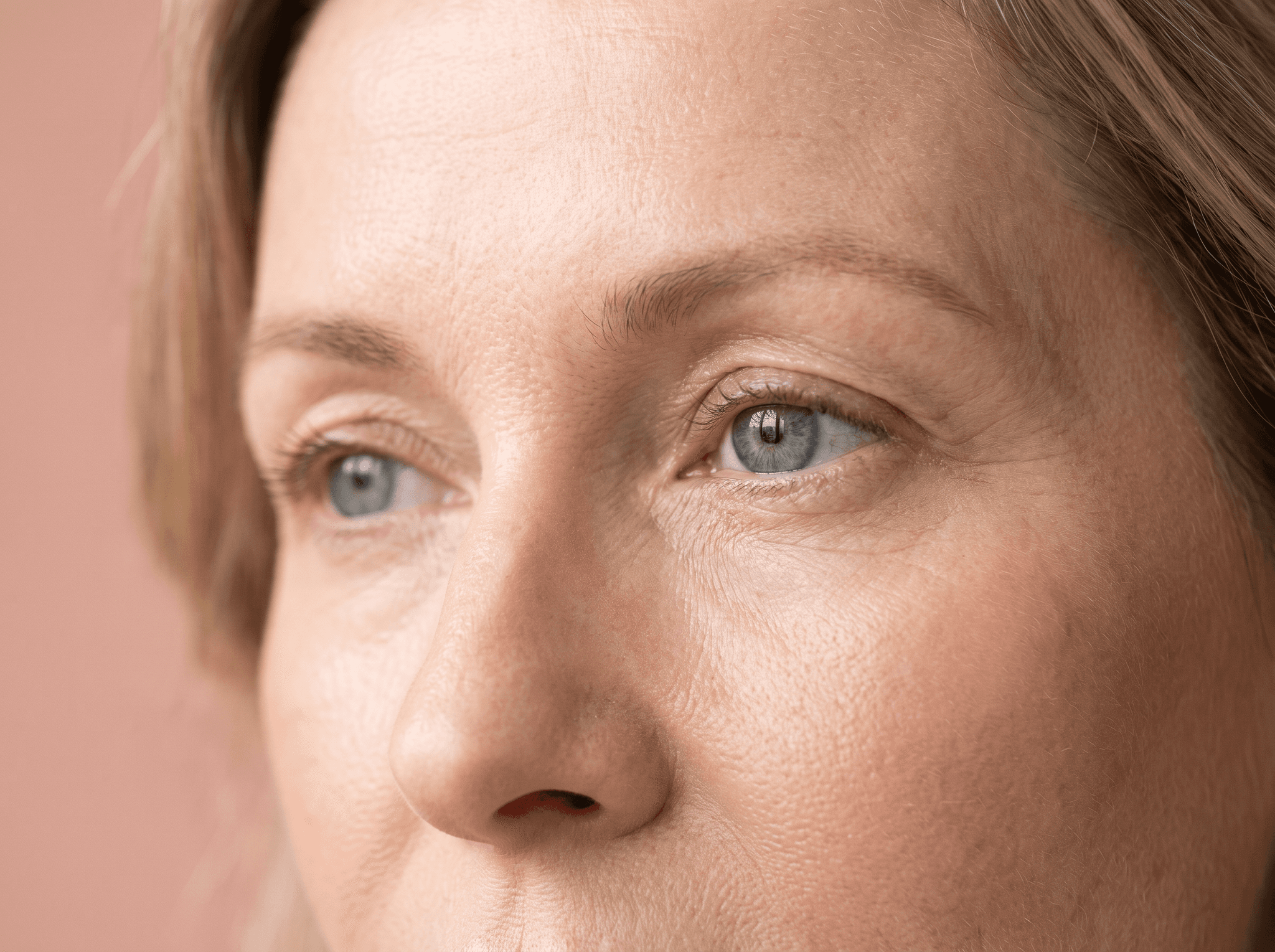 Nahaufnahme der Augenpartie einer Frau (KI-generiert)